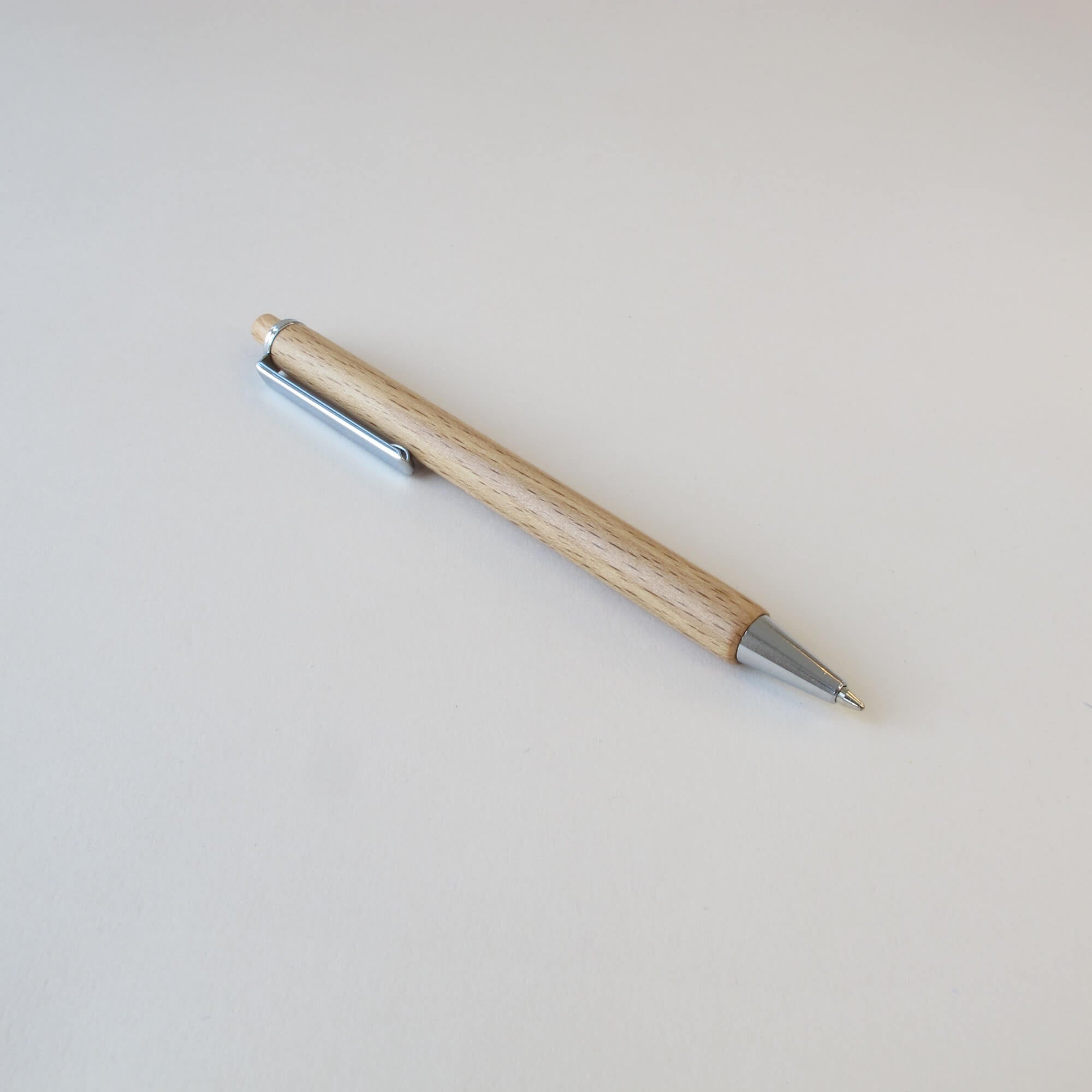 Nachhaltiger Kugelschreiber aus Holz und Metall - Uma TREE