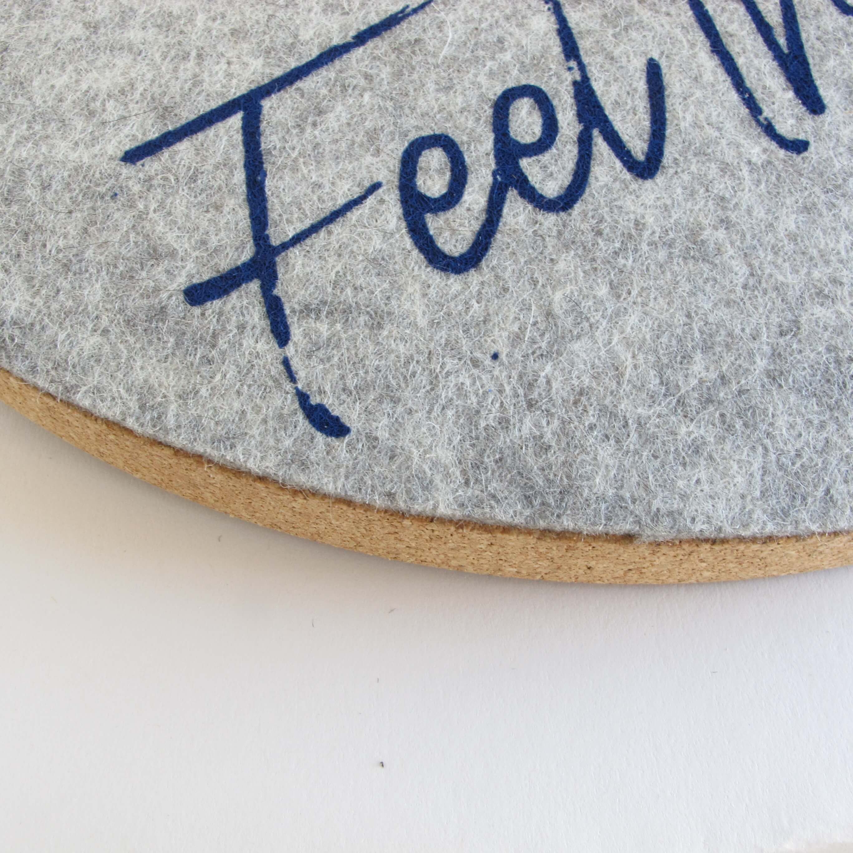 Wanduhr aus Filz und Kork 30 cm | Design "Herz" by Anja Streese