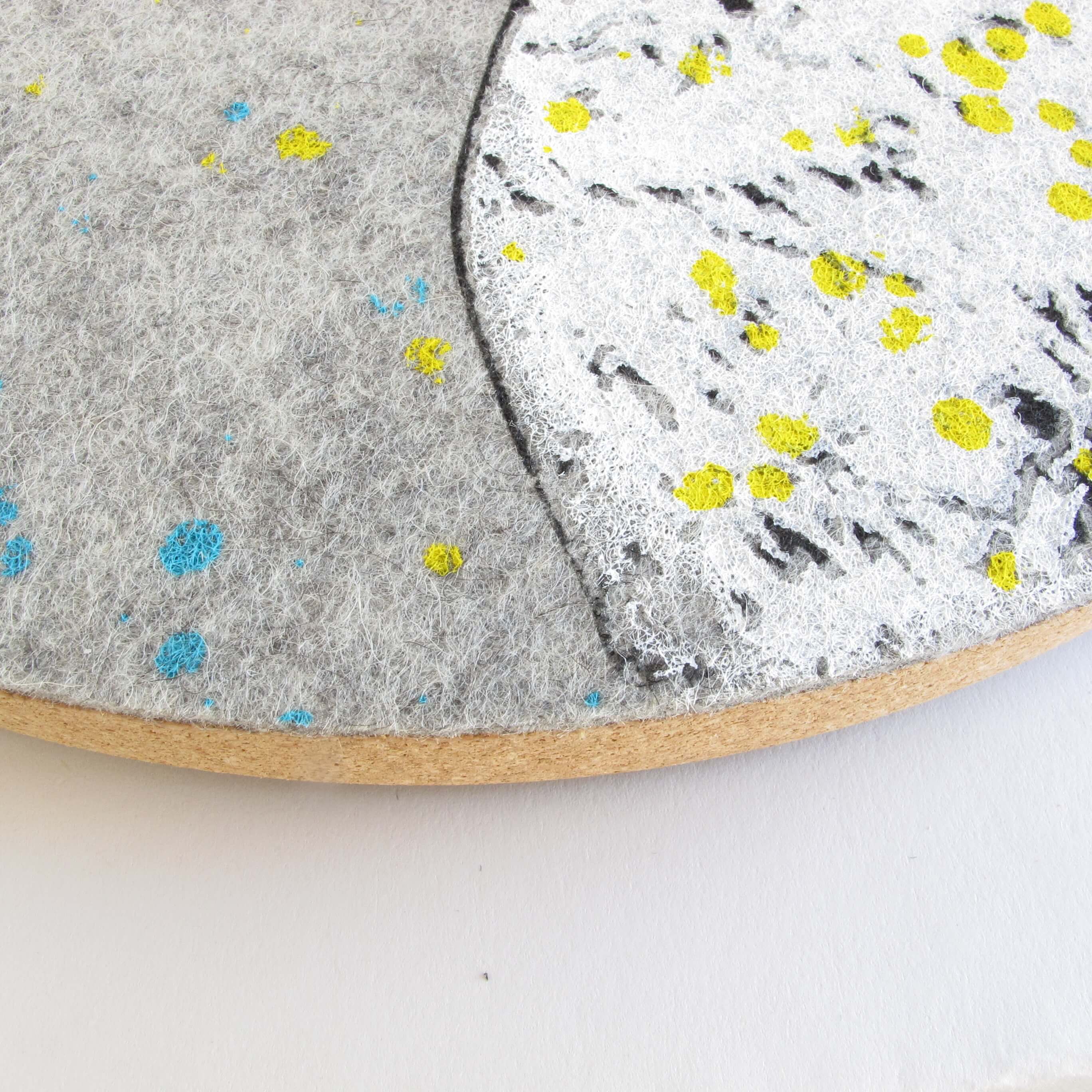 Wanduhr aus Filz und Kork 30 cm | Design "Woman" by Anja Streese