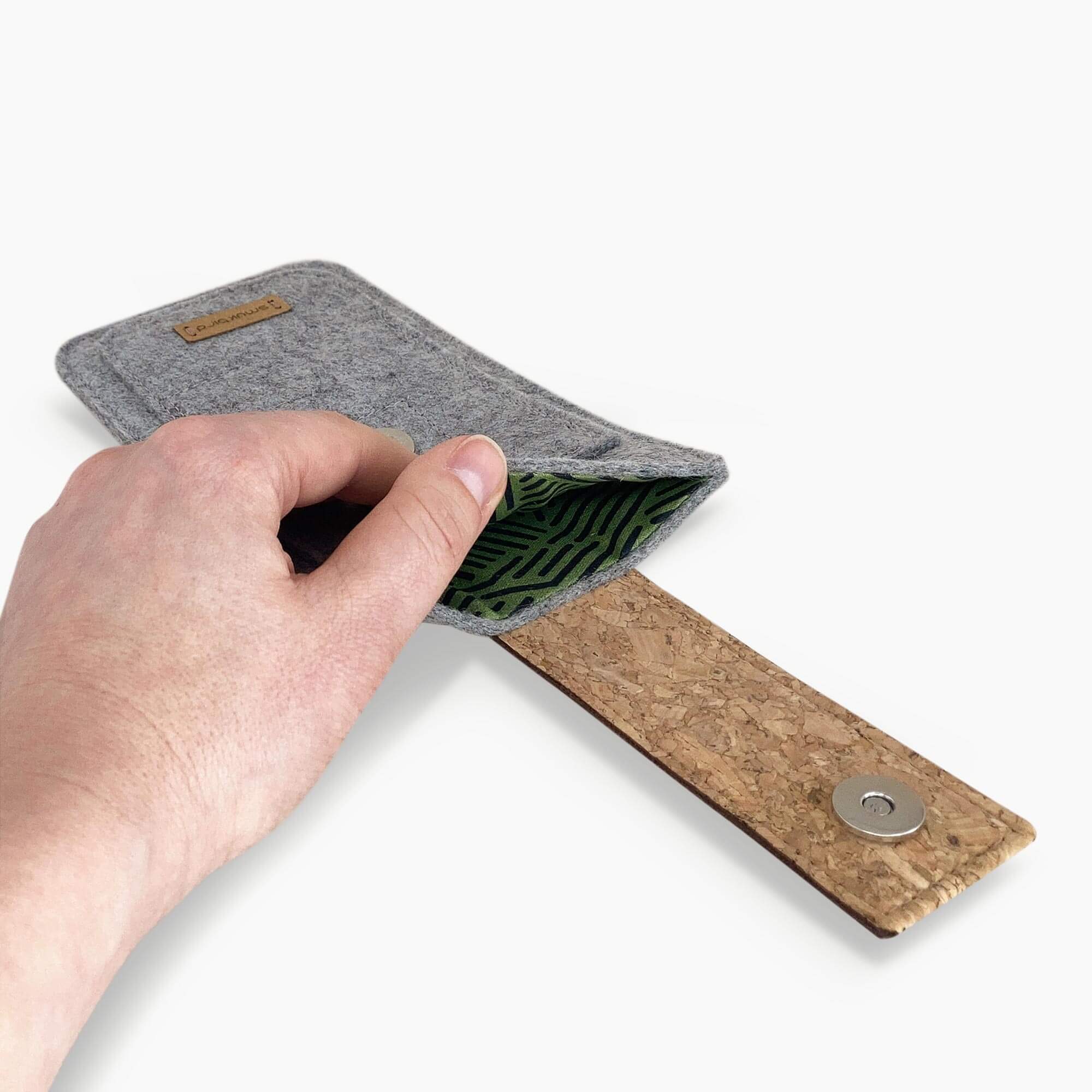 Handytasche für Xiaomi 12T | mit Magnetverschluss und extra Fach | hellgrau - Stripes | Modell HAKA