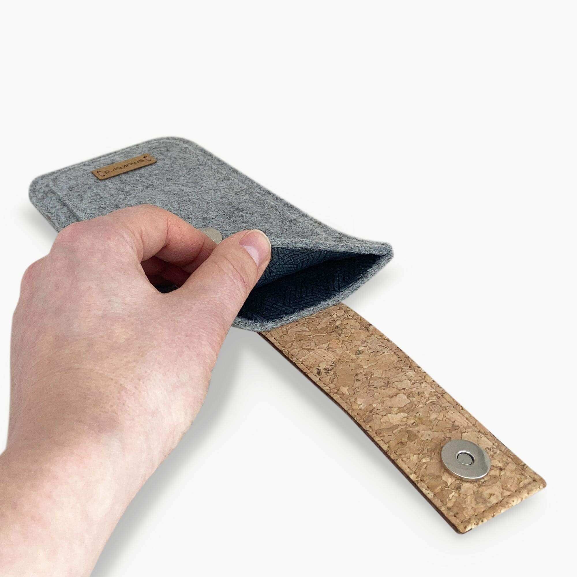 Handytasche für Xiaomi 12T | mit Magnetverschluss und extra Fach | hellgrau - Tracks | Modell HAKA