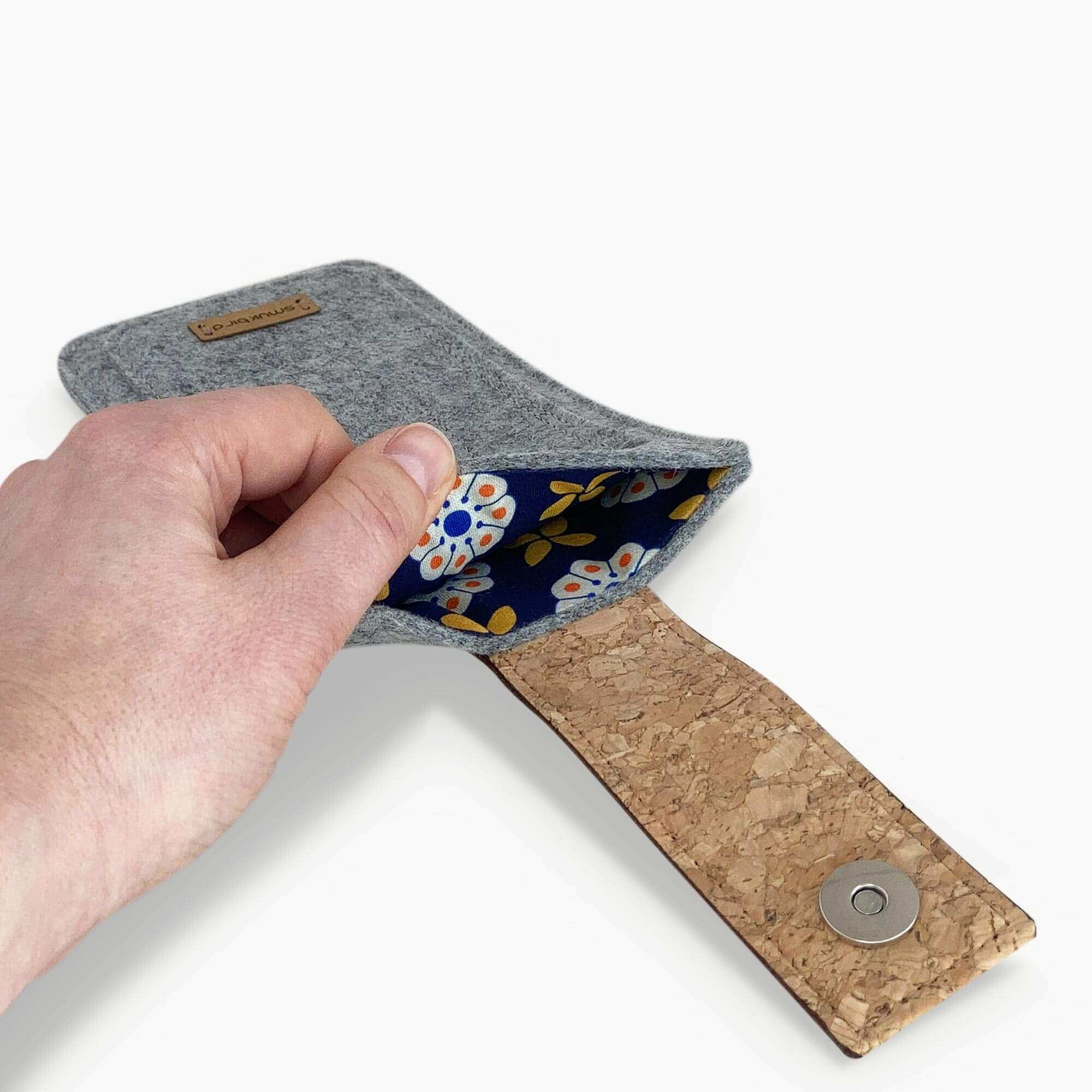 Handytasche für Google Pixel 4a | mit Magnetverschluss und extra Fach | hellgrau - Bloom | Modell HAKA