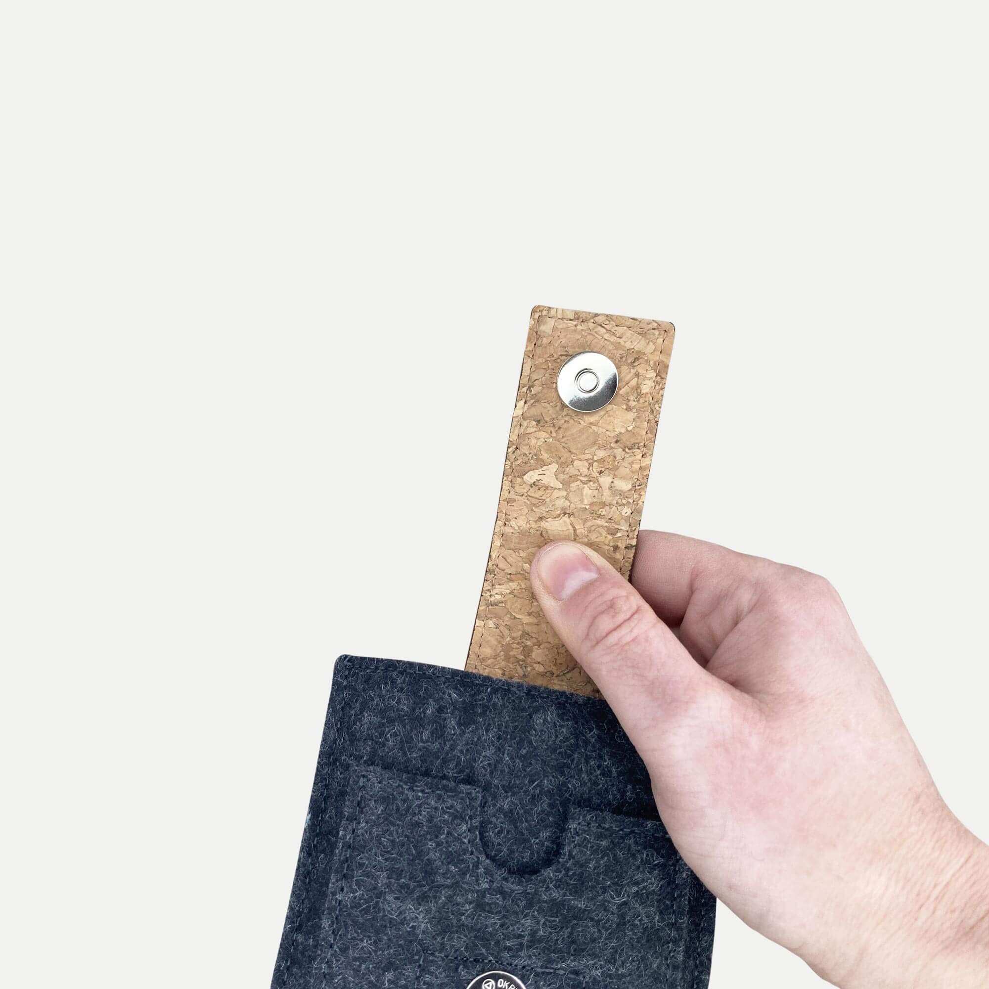 Handytasche für Xiaomi Redmi A3 | mit Magnetverschluss und extra Fach | anthrazit - Tracks | Modell HAKA