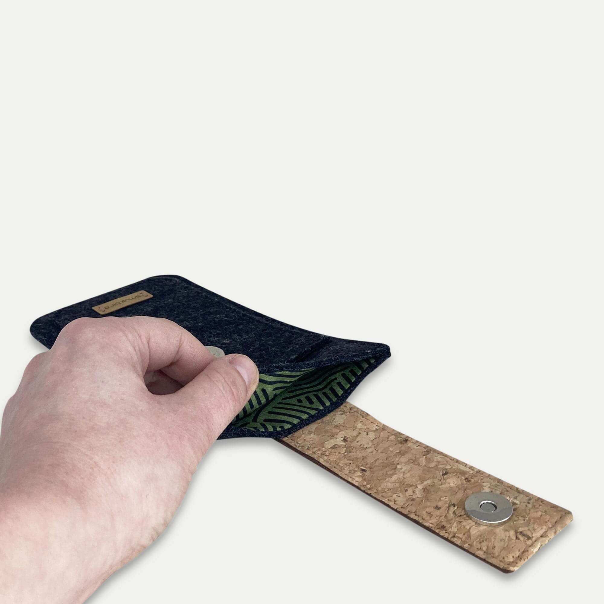 Handytasche für Samsung Galaxy M54 | mit Magnetverschluss und extra Fach | anthrazit - Stripes | Modell HAKA