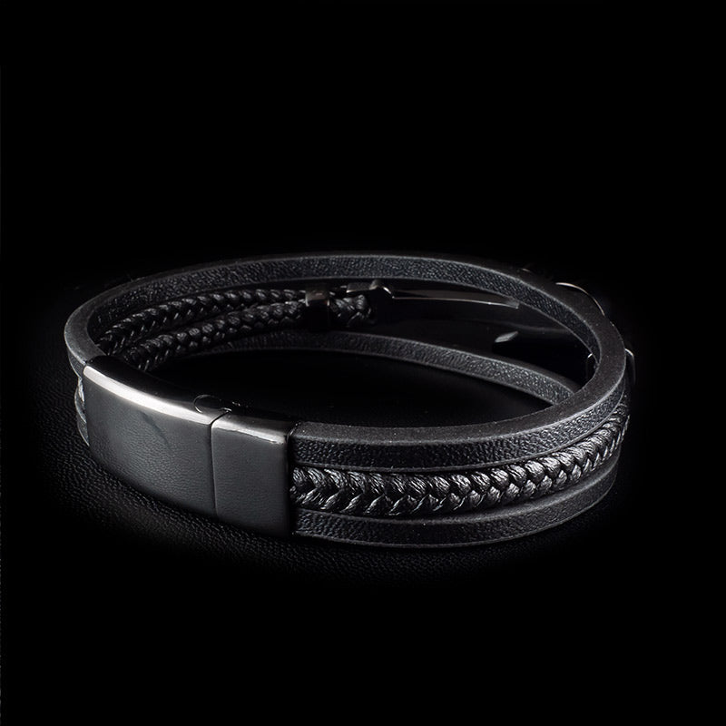 Schwarzes Lederarmband BLACK MELODY Mit Edelstahl Besatz Unisex Gravierbar Größen 19 21 23 cm Inklusive Luxus Etui