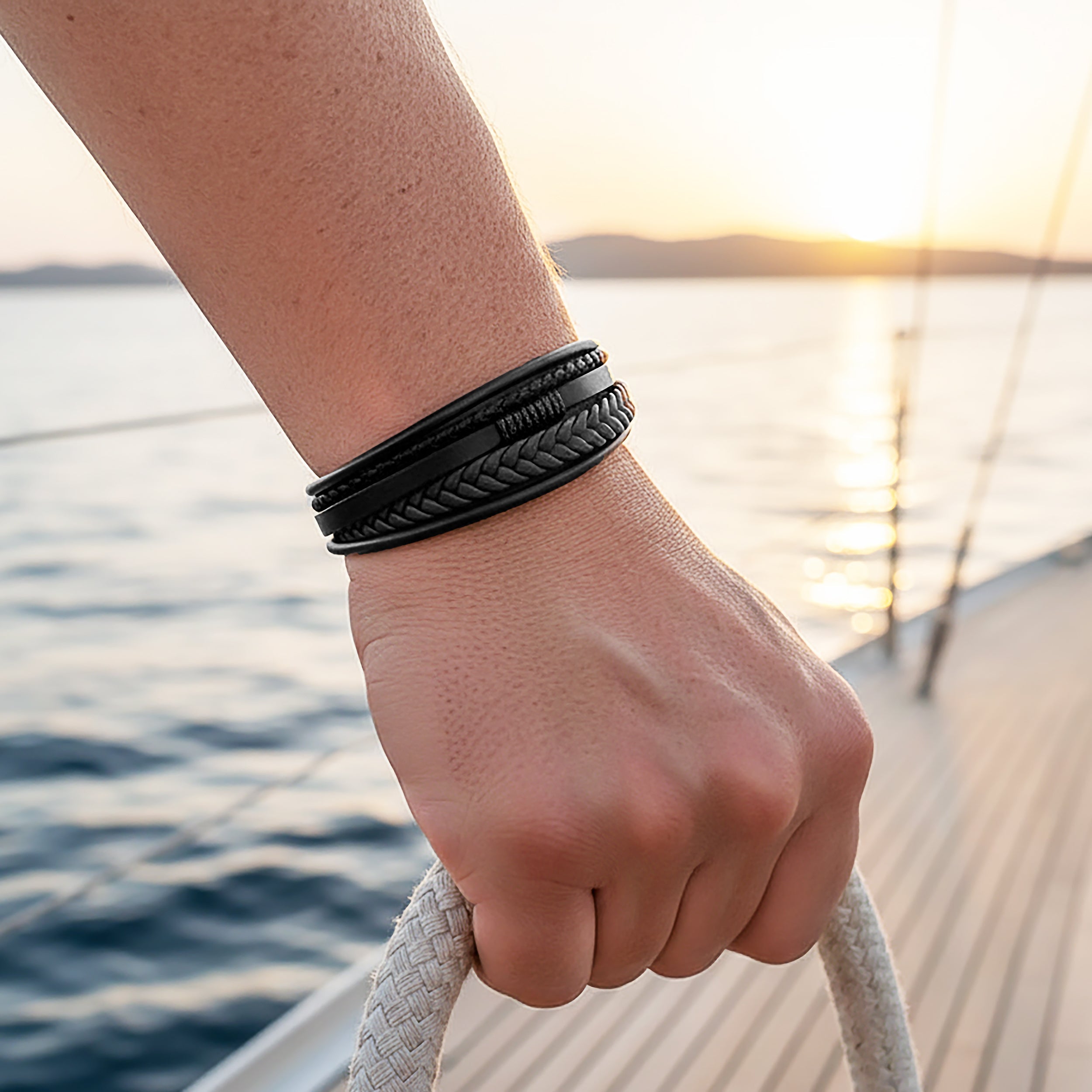 Black Shadow Lederarmband Unisex Gravierbar Mit Fünf Schwarzen Strängen Größen 19 21 23 Cm Kostenloses Luxus Etui