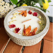 Limitierte Einzelstücke: Outdoor Citronella-Betonkerze „Mugge Schreck“ – Handgemachter Insektenschutz aus dem Südschwarzwald mit Blütenverzierung