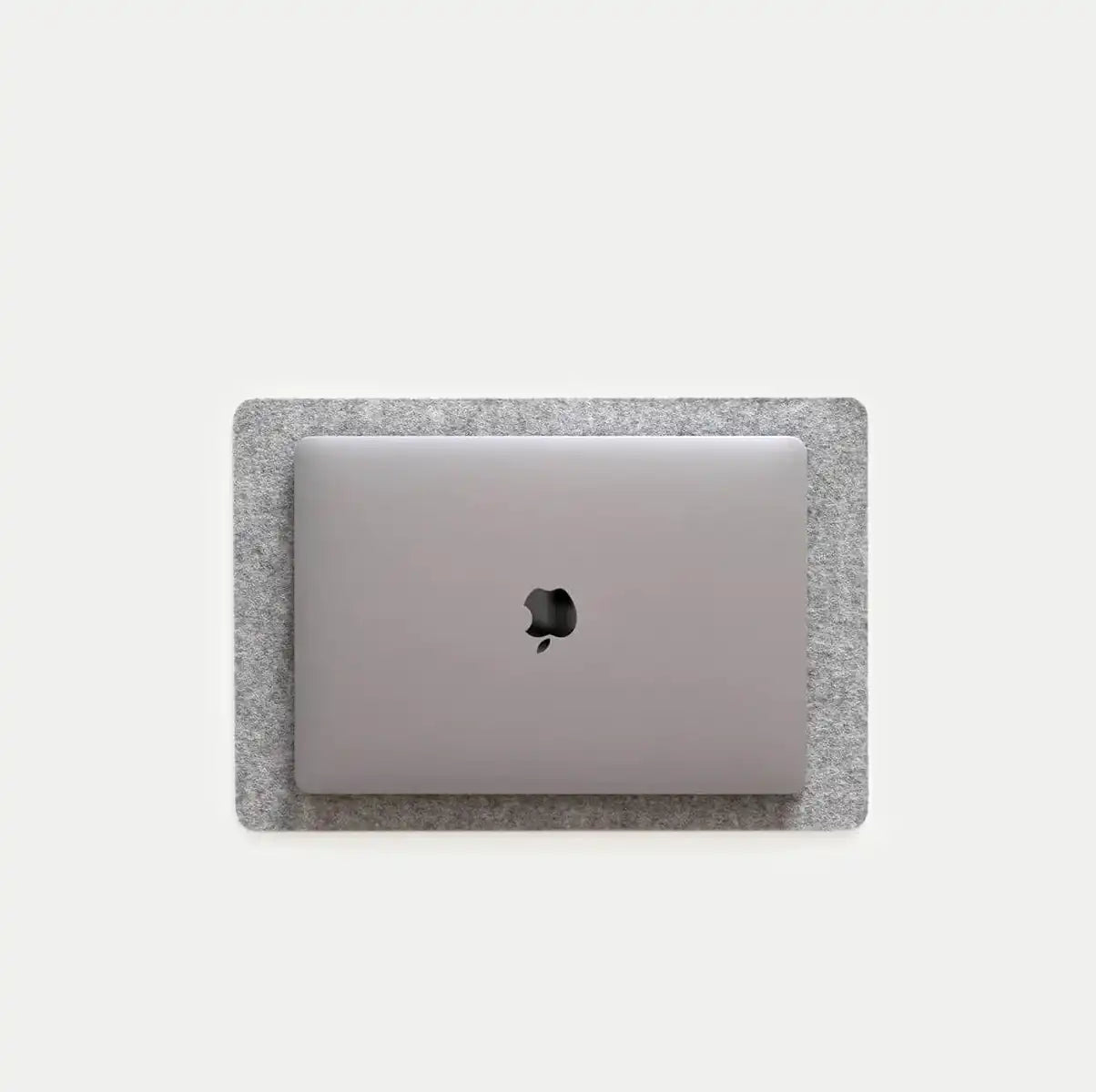 Unterlage für MacBooks aus Filz und Kork | 26 x 38 cm | hellgrau