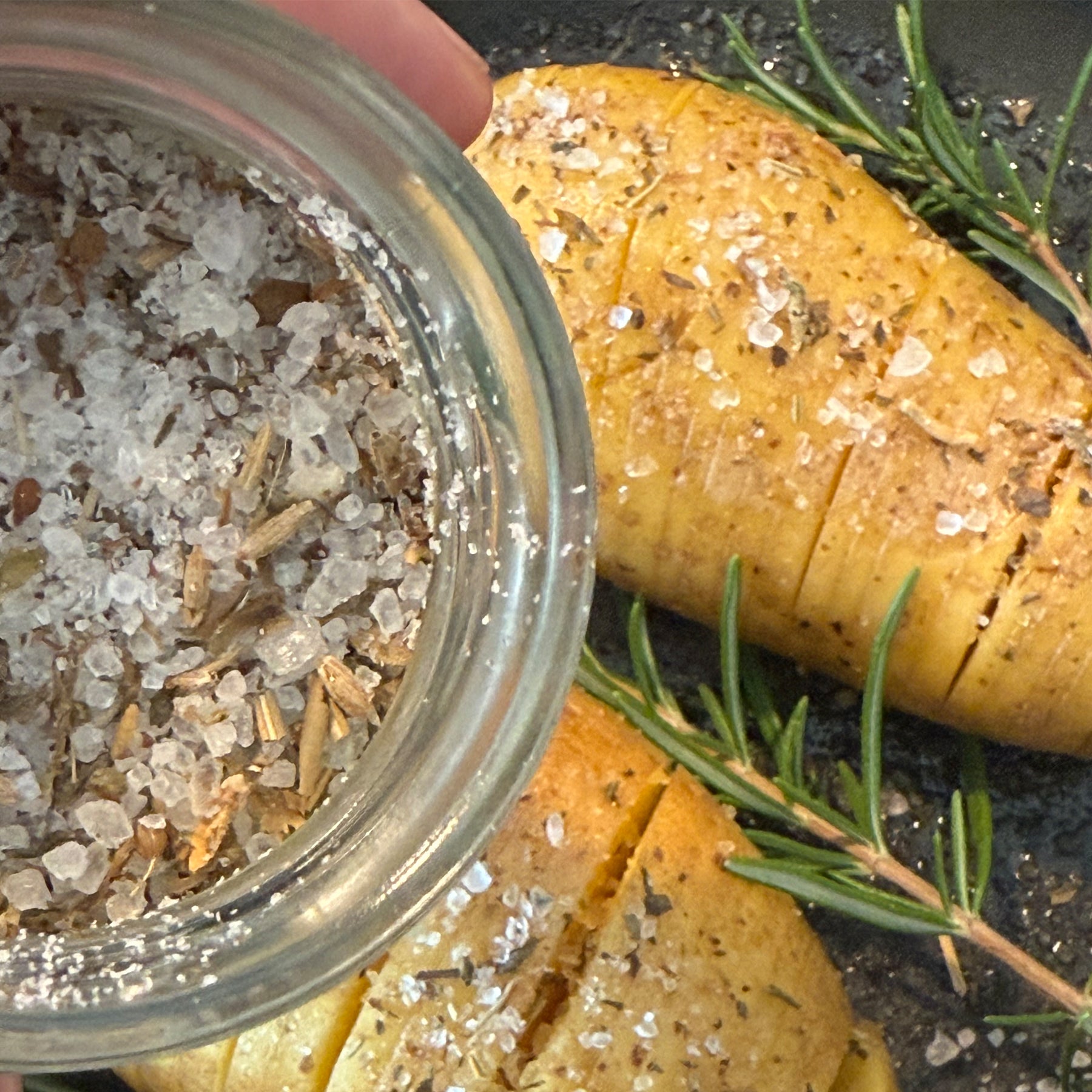 Mediterranes Salz Mit Rosmarin Basilikum Thymian Anis Lavendelblüten Ideal Zu Pasta Fisch Ofenkartoffeln Tomaten
