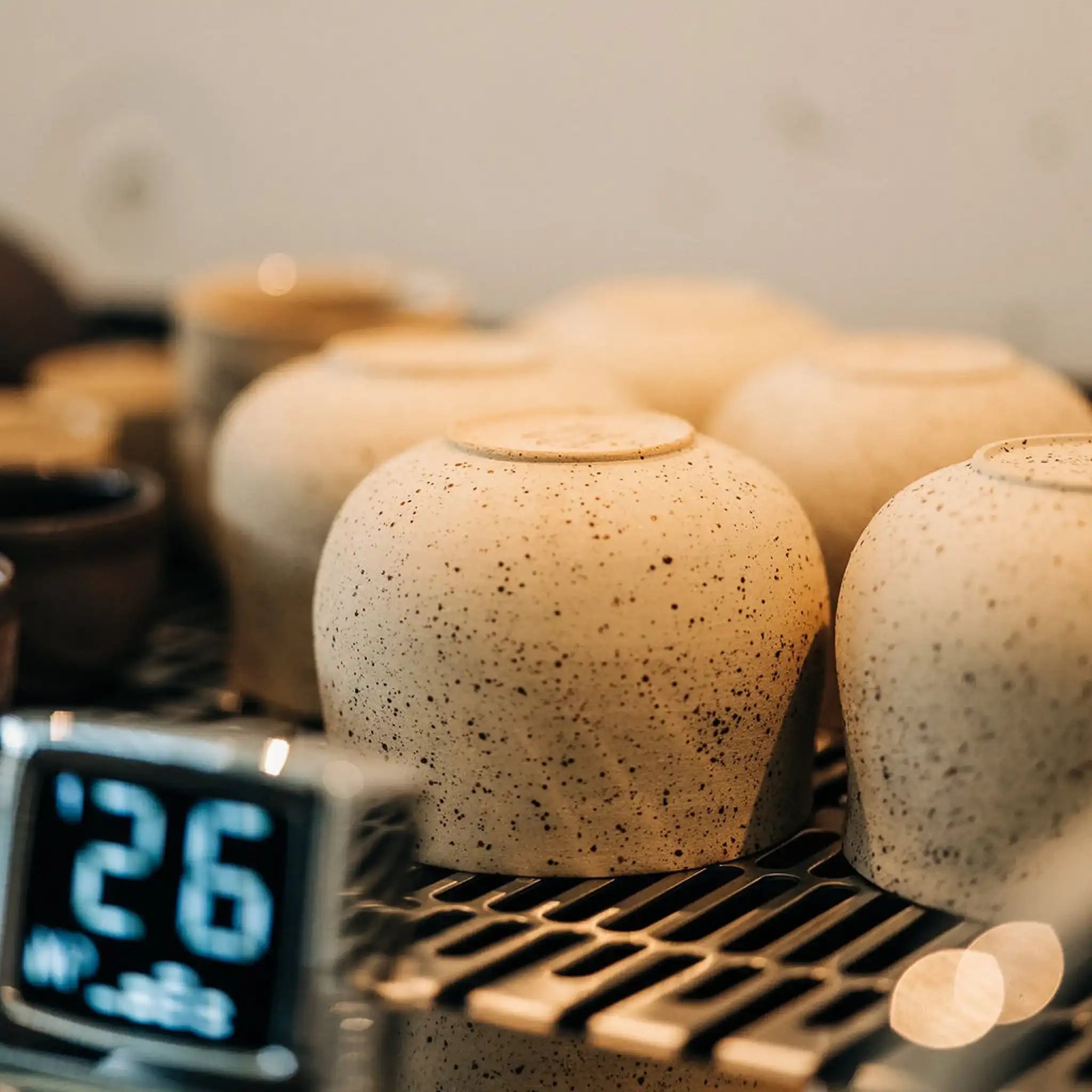 Ocha Teetasse mit Spots | Matcha Tasse by Mura Mura Ceramics