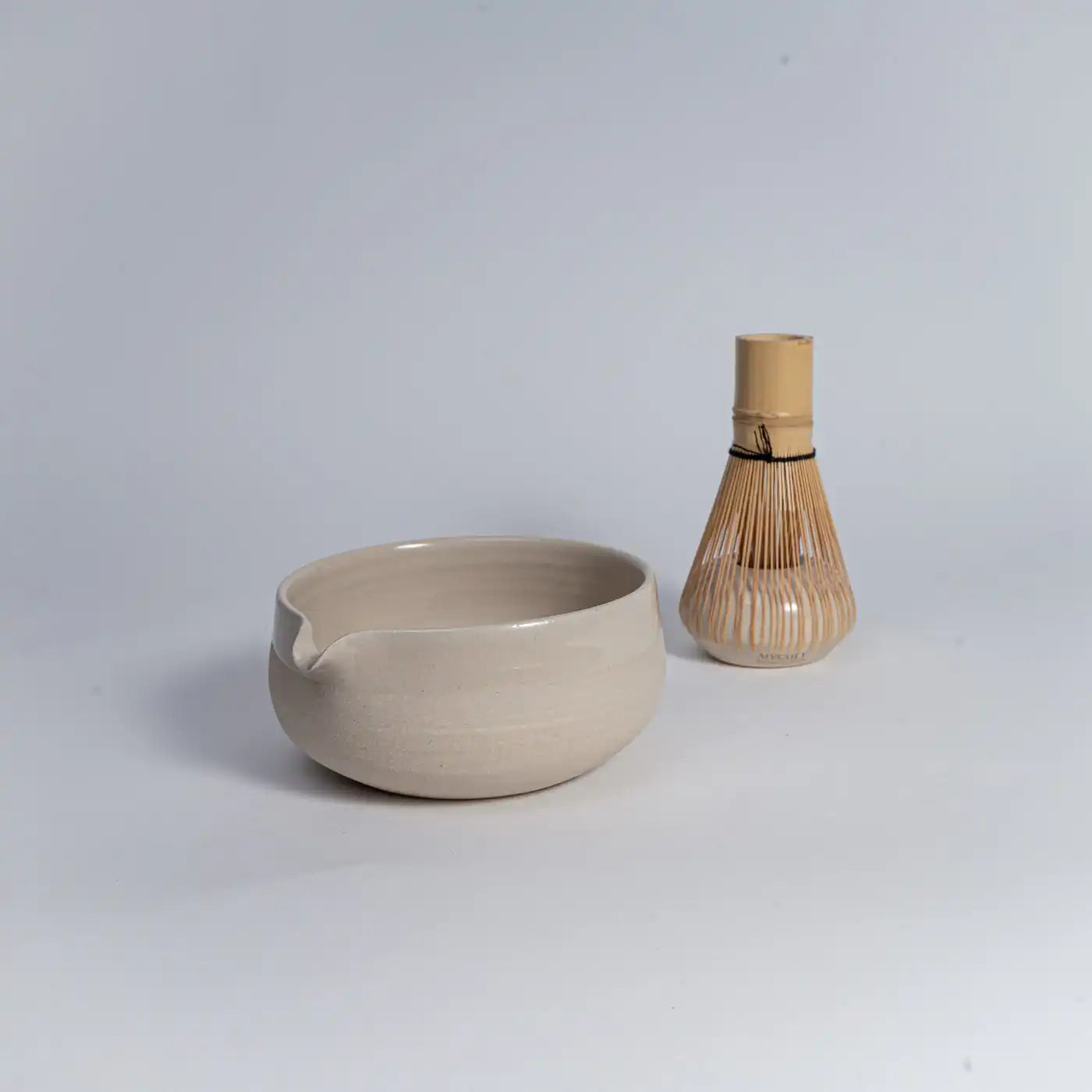 Matcha Besenständer YOTO beige by Mura Mura Ceramics