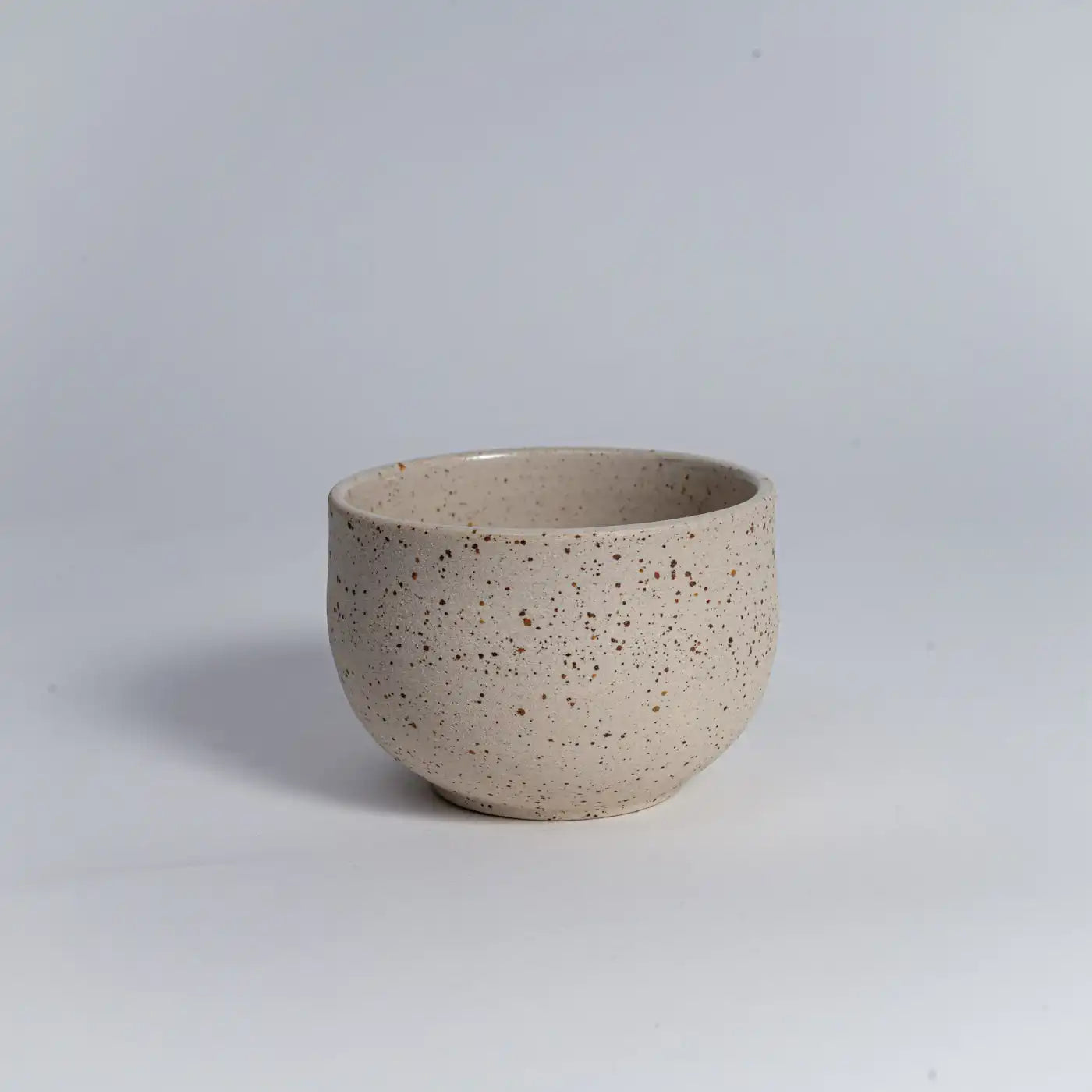 Ocha Teetasse mit Spots | Matcha Tasse by Mura Mura Ceramics