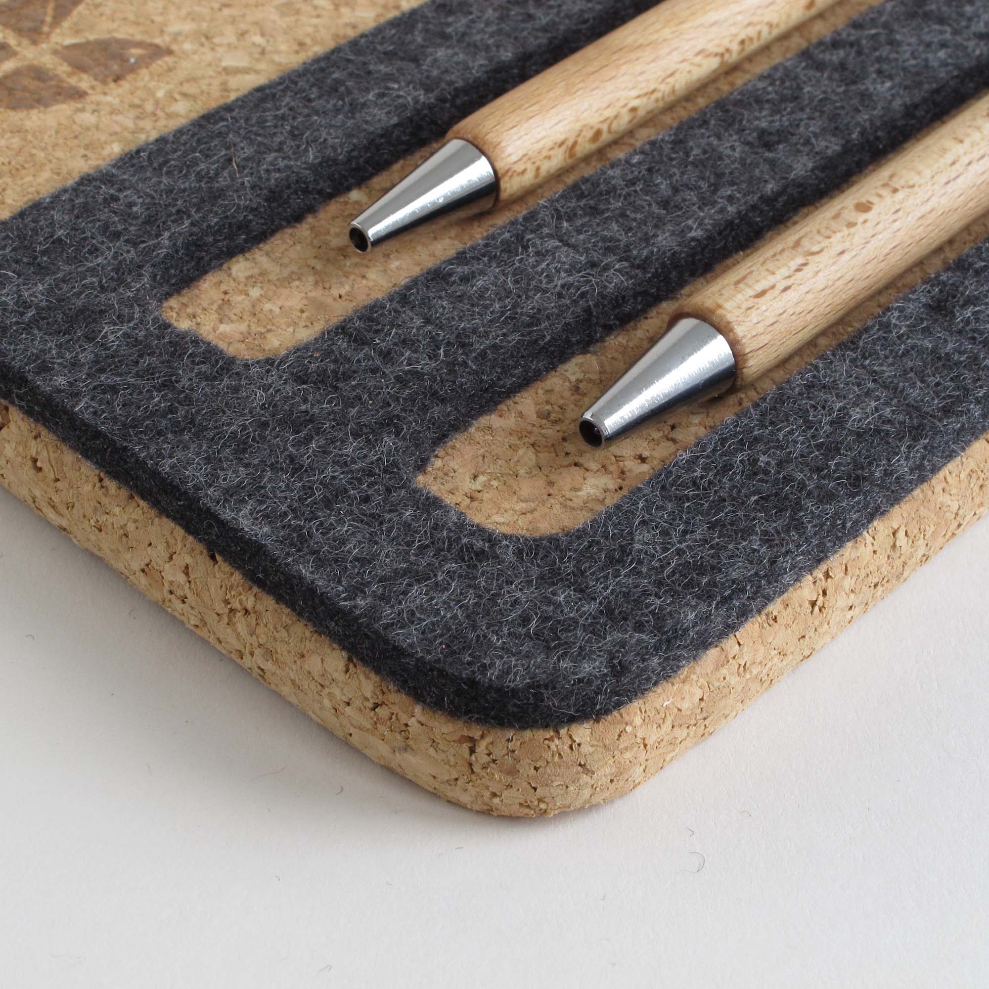 Organizer für Handy, Notizblock & Stifte | aus Filz und Kork | anthrazit