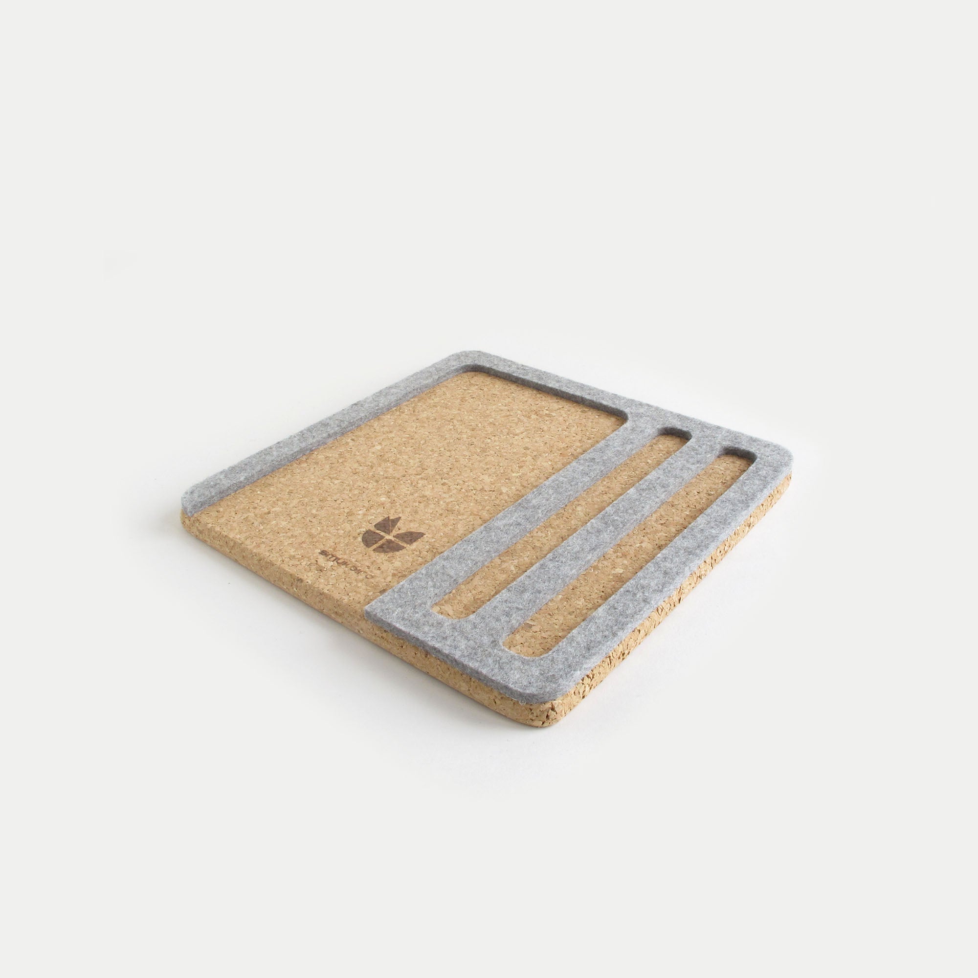 Organizer für Handy, Notizblock & Stifte | aus Filz und Kork | hellgrau