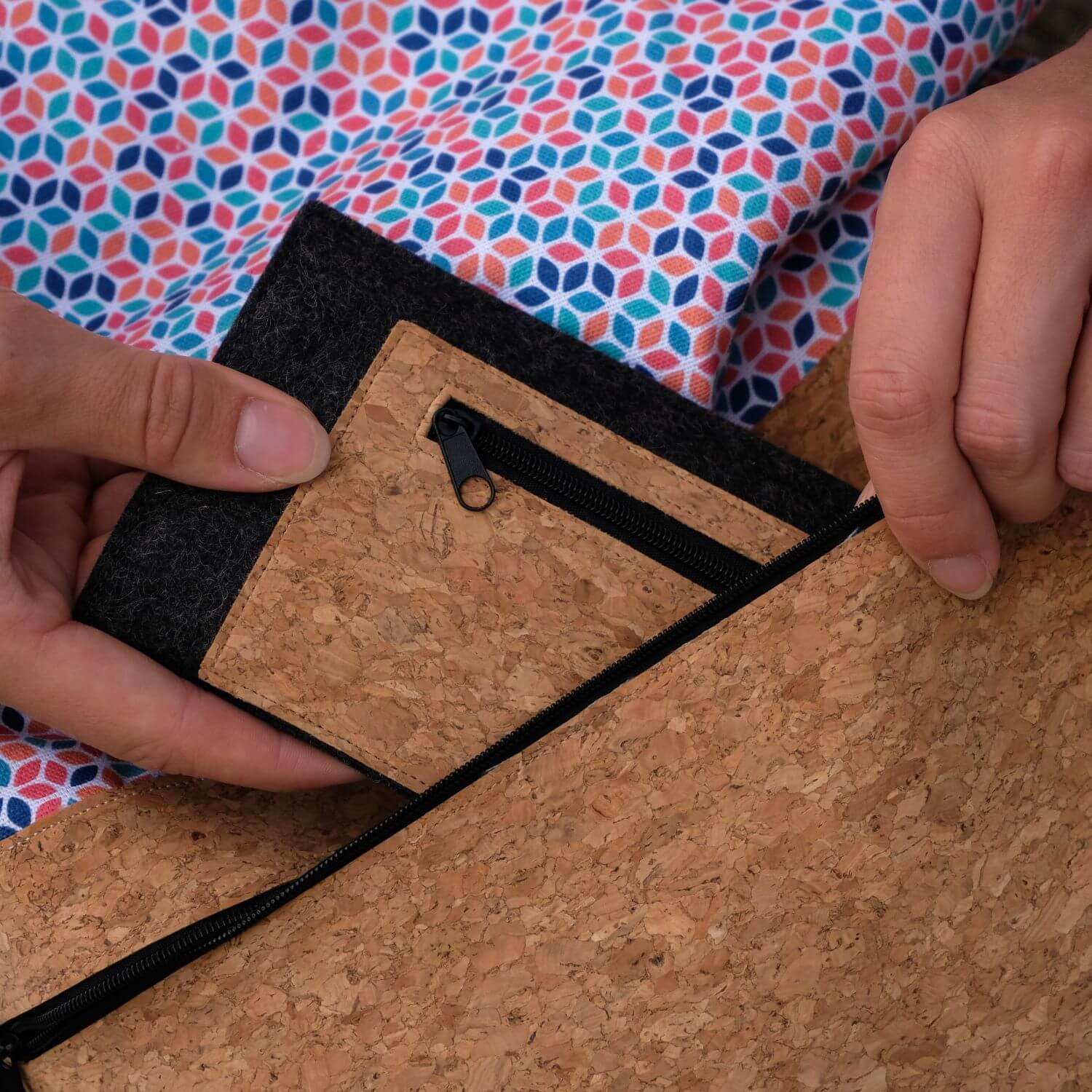 Handytasche mit Kartenfach für Shift Phone 6mq | anthrazit - shapes | Modell "ZIP"