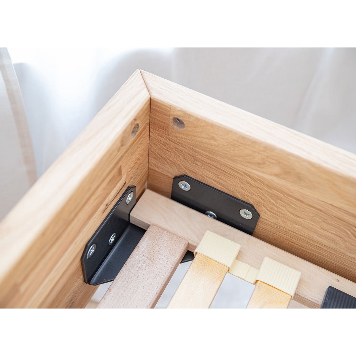 Turin Massivholz Eichenbett 140-180cm mit Holzbeinen und doppelter Rückenlehne