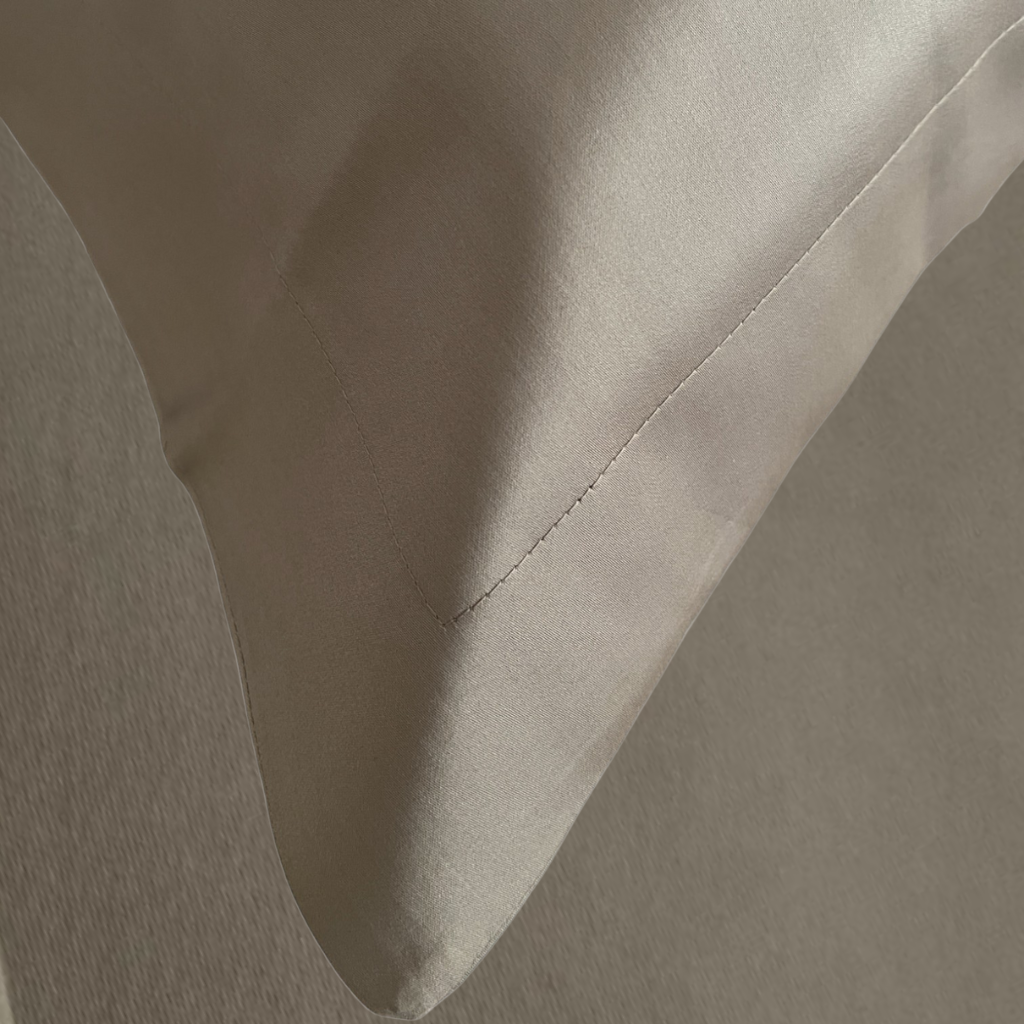 Charm Baumwolle Satin Kissenbezug Aus 100 Prozent Ägyptischer Baumwolle Mit 600 Fadendichte Und Seidigem Satinfinish