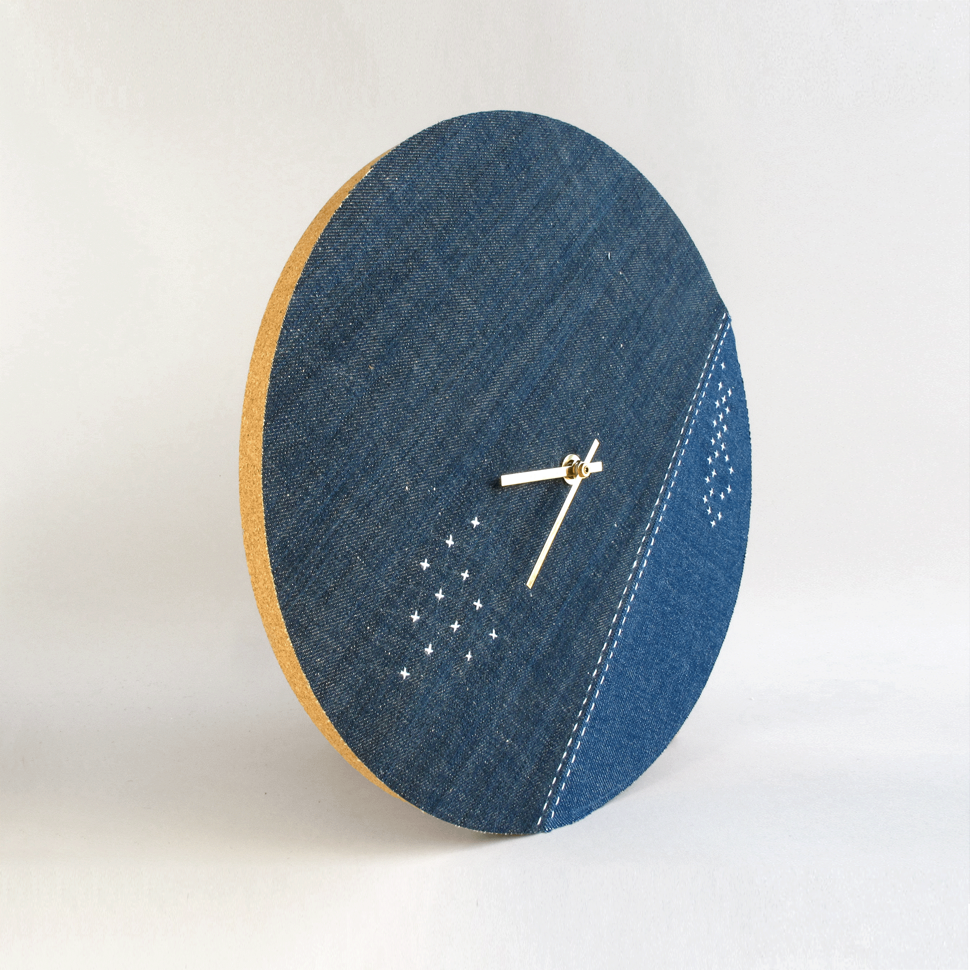 Wanduhr Wabi Sabi Denim rund 30 cm | Denim - Gold | Design: Yokohama