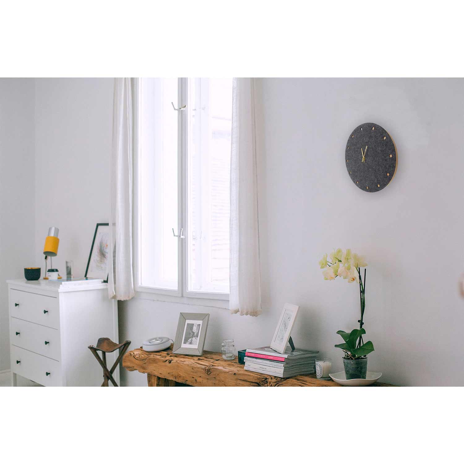 Wanduhr aus Filz und Kork 30 cm | anthrazit - gold | Design: Esbjerg