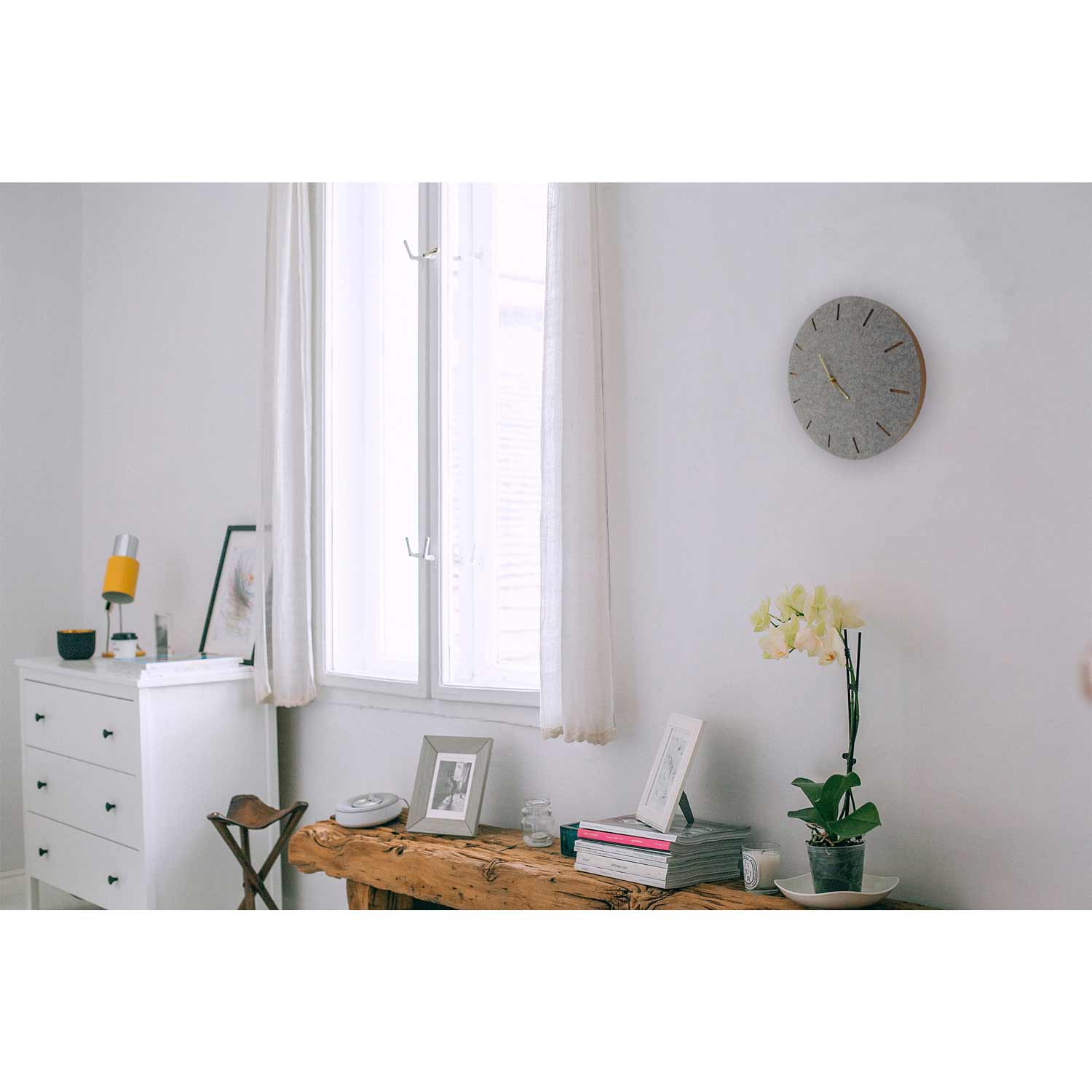 Wanduhr aus Filz und Kork 30 cm | hellgrau - gold | Design: Kopenhagen