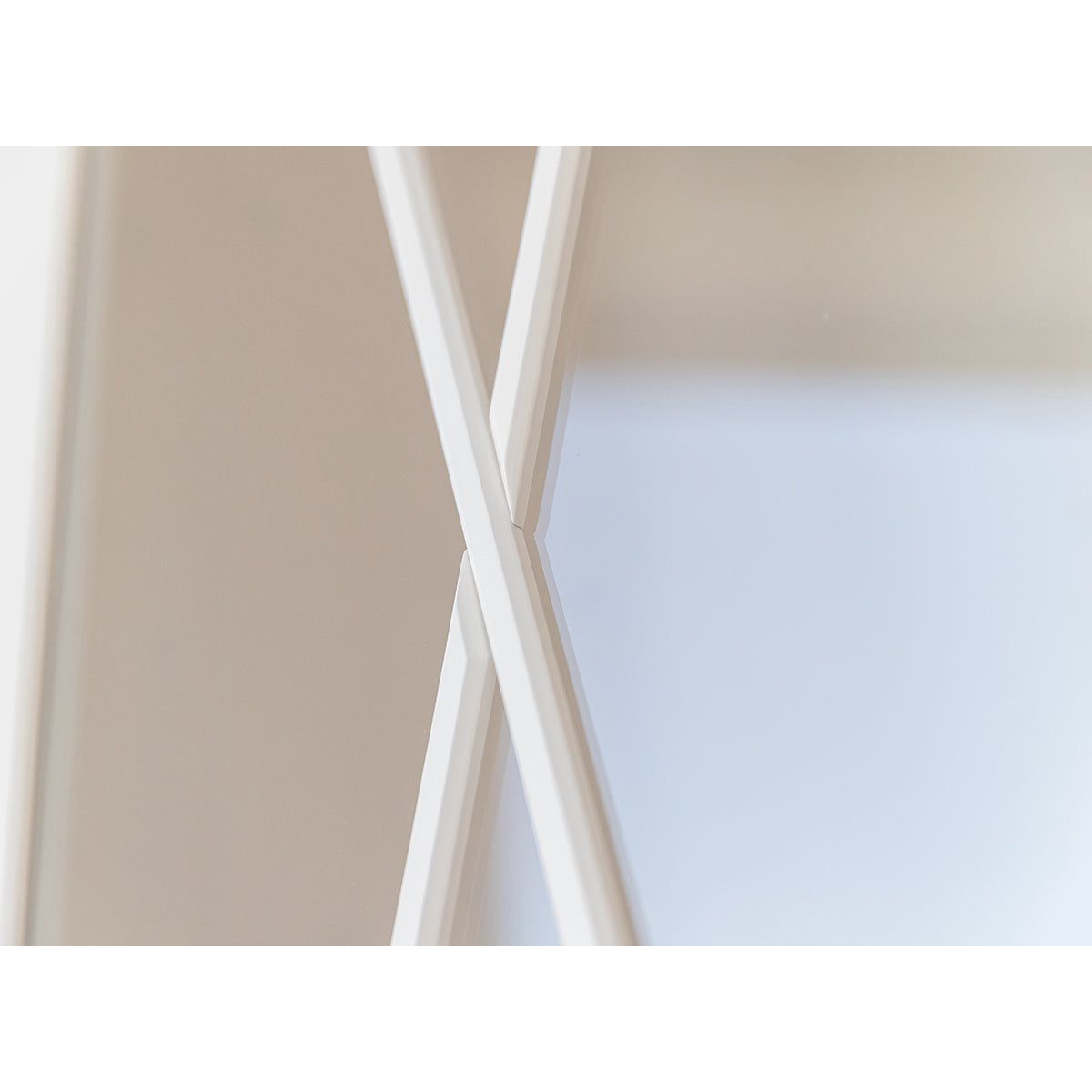 Milano Elite Massivholz Kiefer Vitrine 2D | Farbe Weiß/Kiefer