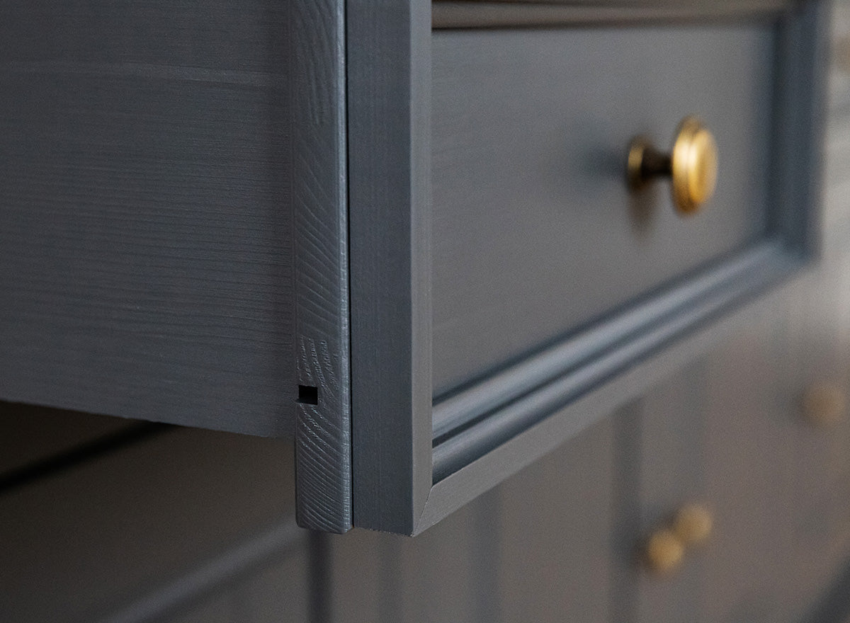 Bologna Elegante Massivholz Kiefer 5 Schubladen Kommode | Farbe Graphit - Eiche