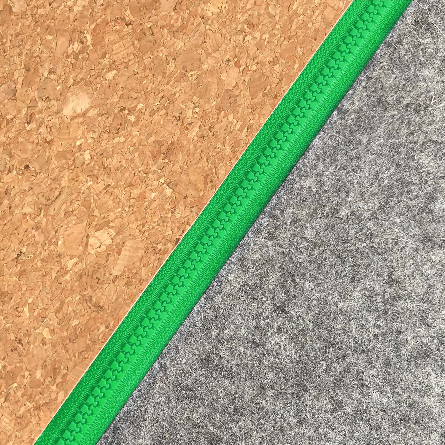 Zubehörtasche für Kabel & Co. | aus Filz und Kork | hellgrau-grün