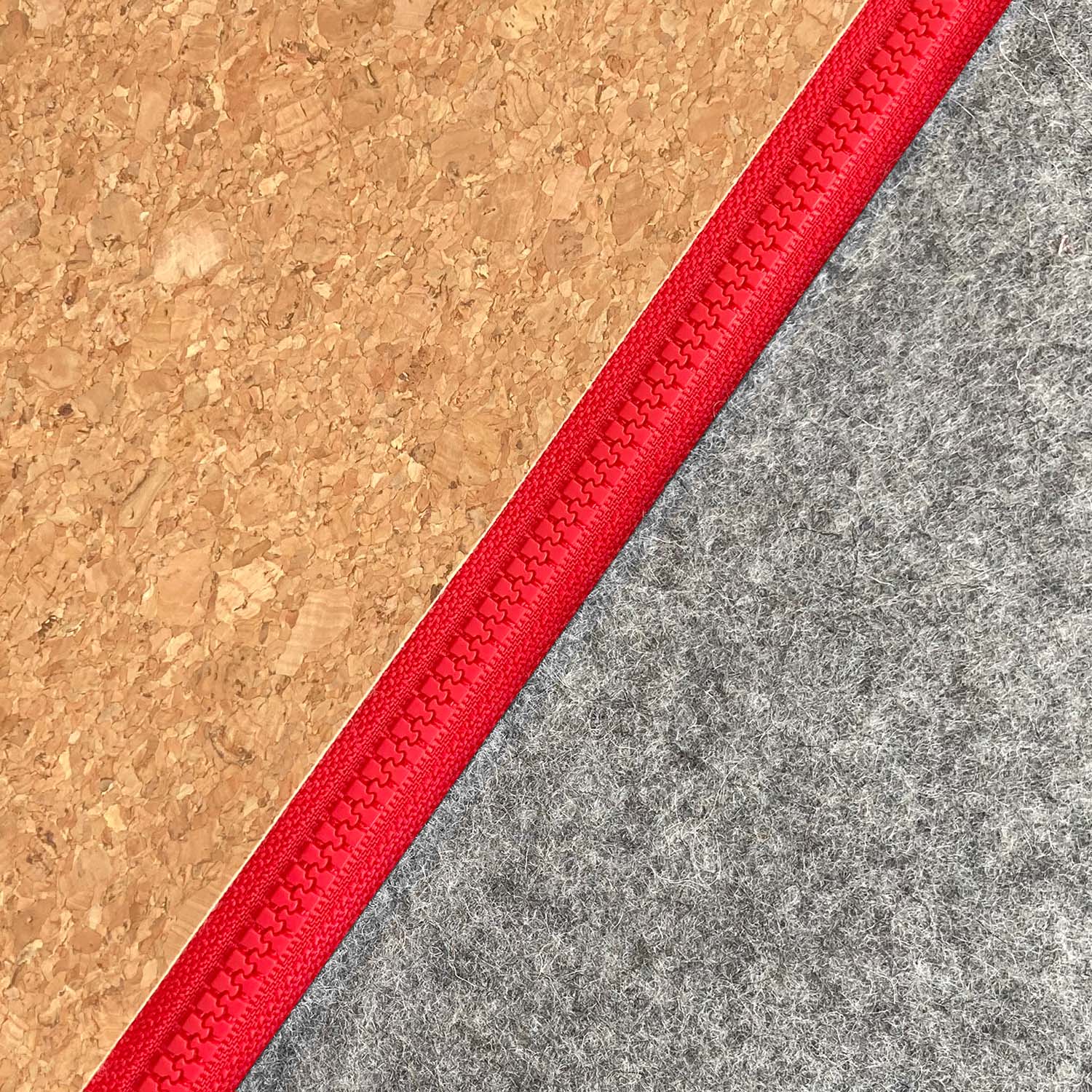 Zubehörtasche für Kabel & Co. | aus Filz und Kork | hellgrau-rot