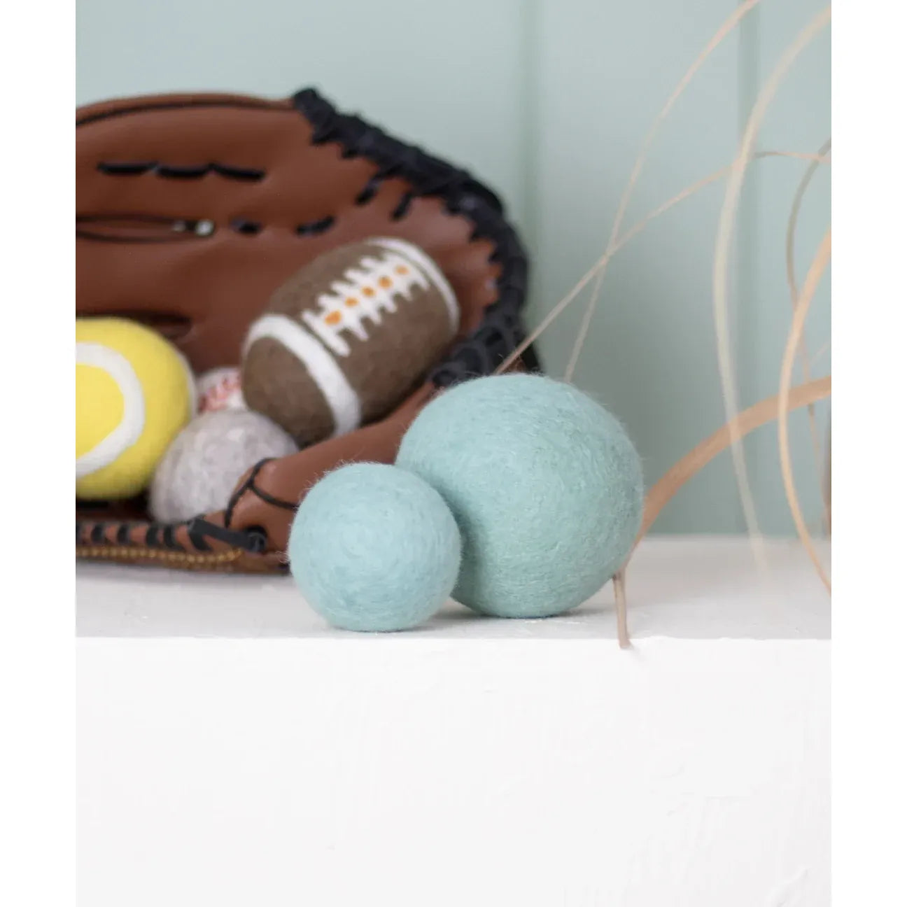 BUDDY. Hundespielzeug aus Schafwolle "Ball" - Mint