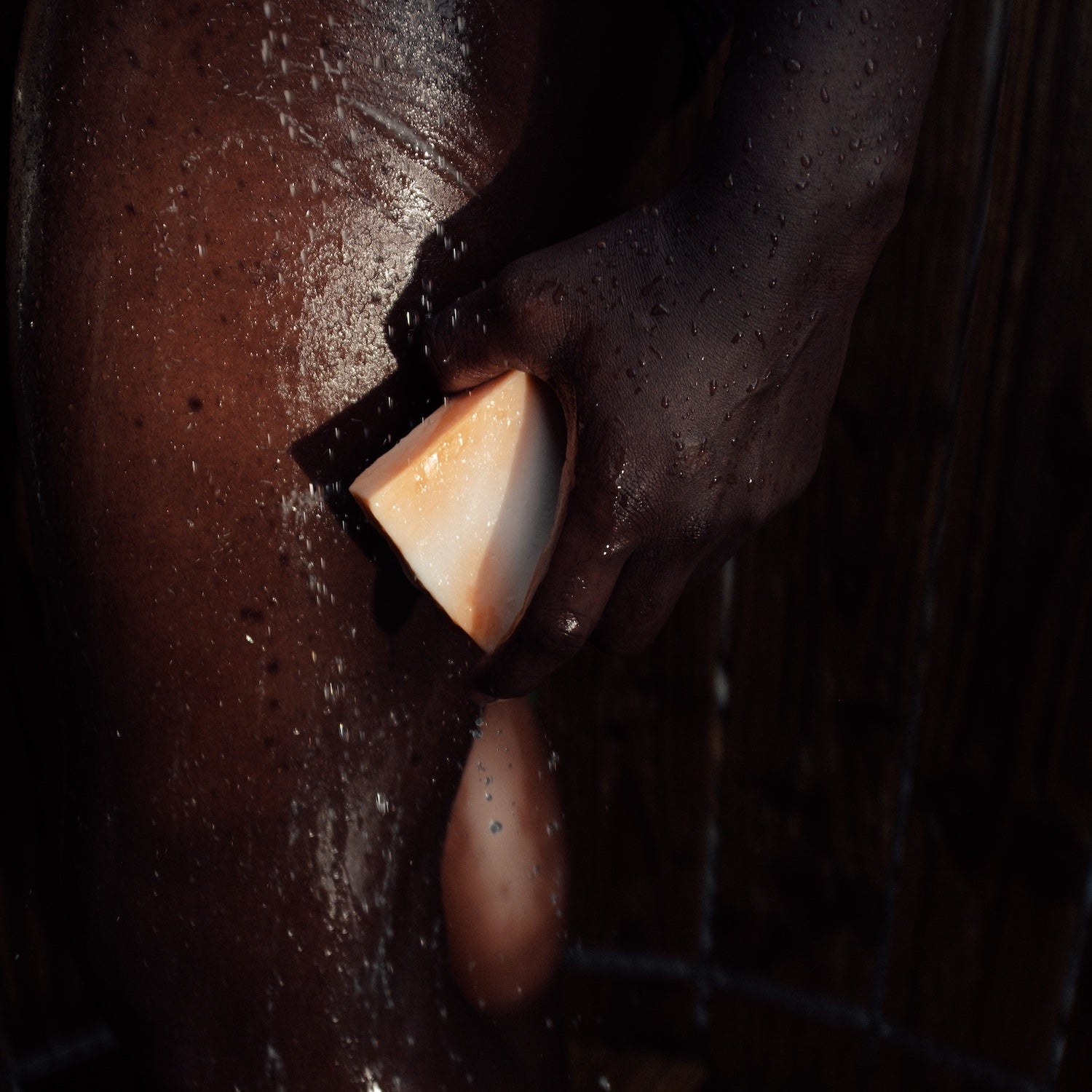 Seife Block 004 Regenerierende Bio Seife Für Trockene Haut Und Starke Curls Afro Mit Kurkuma Kakao Haar Und Körper