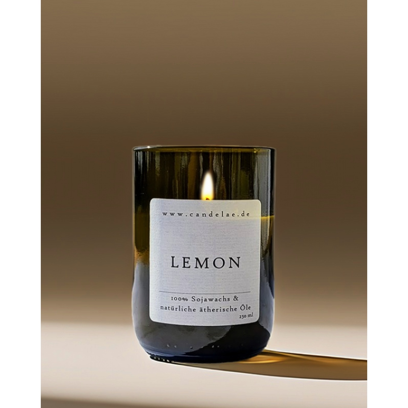Lemon Duftkerze Aus Sojawachs In Upcycling Weinflaschenglas Handgegossen Mit Ätherischem Zitronenöl Natürliche Kerze
