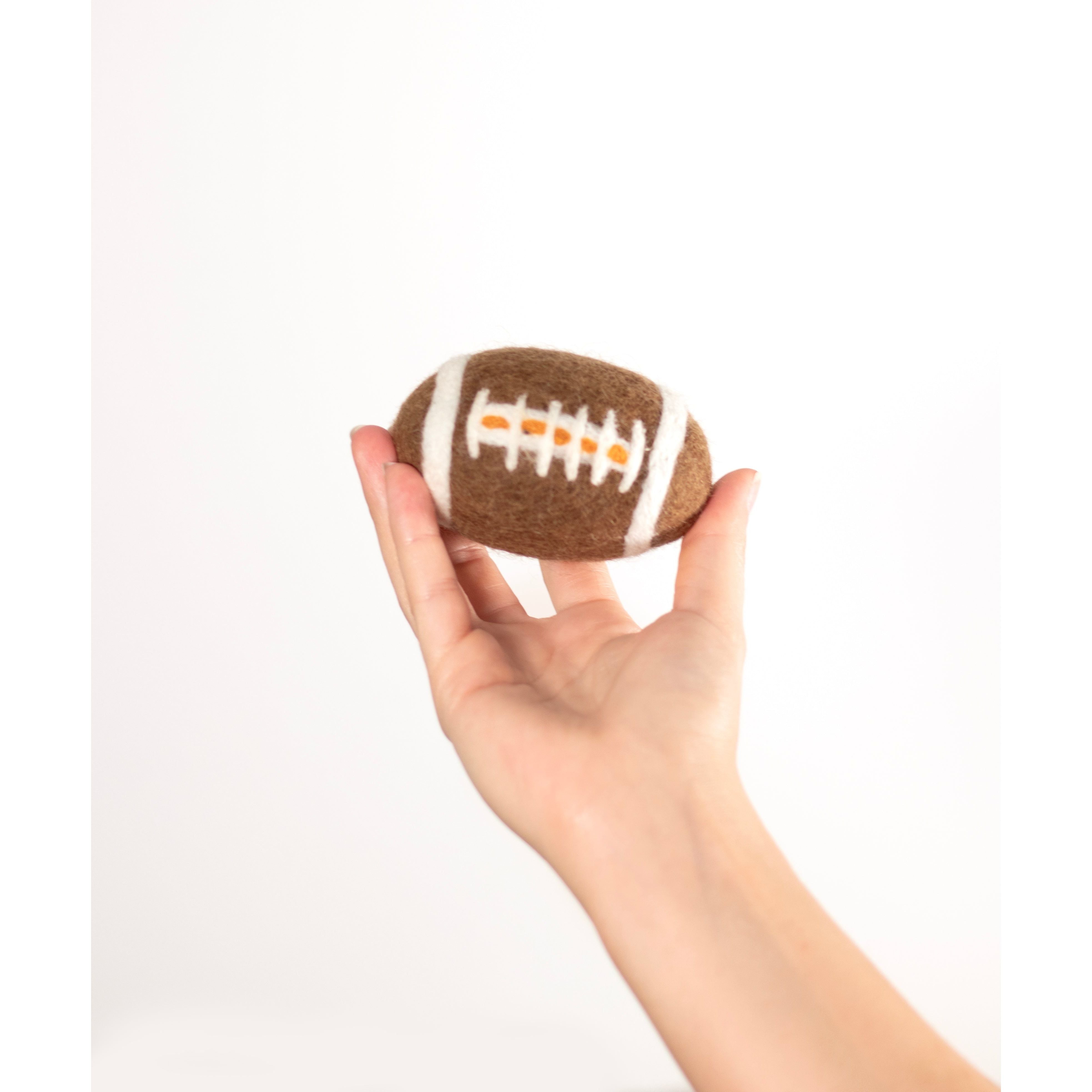 BUDDY. Hundespielzeug aus Schafwolle "Football"