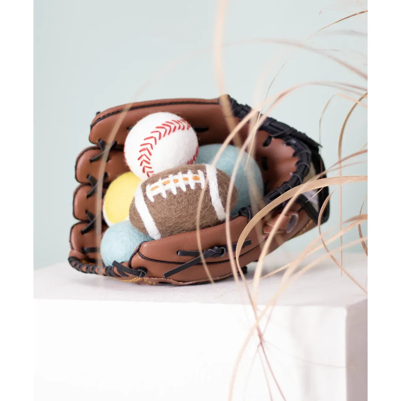 BUDDY. Hundespielzeug aus Schafwolle "Football"