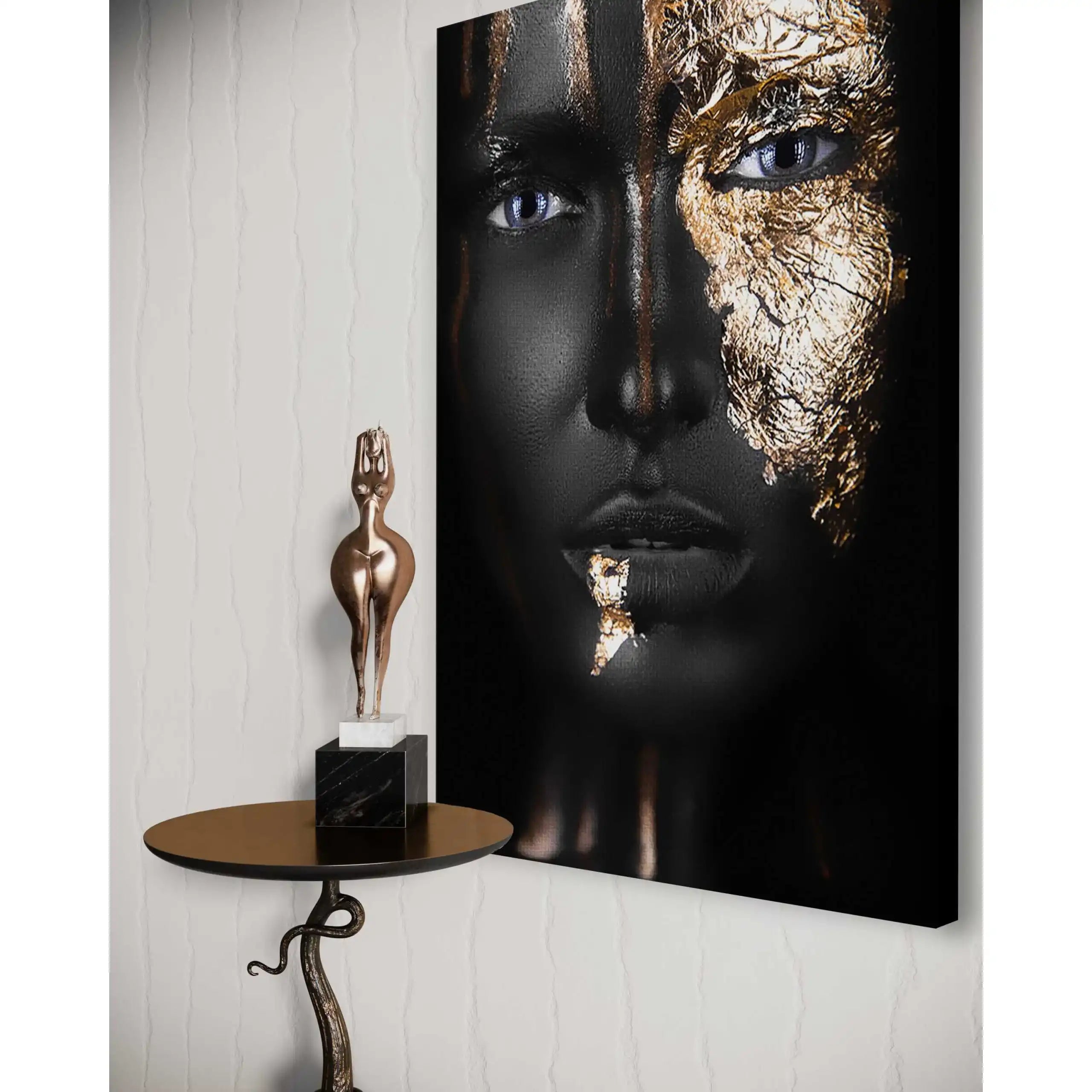 Golden Face I - Leinwandbild Luxuriös by SimpleCanvas