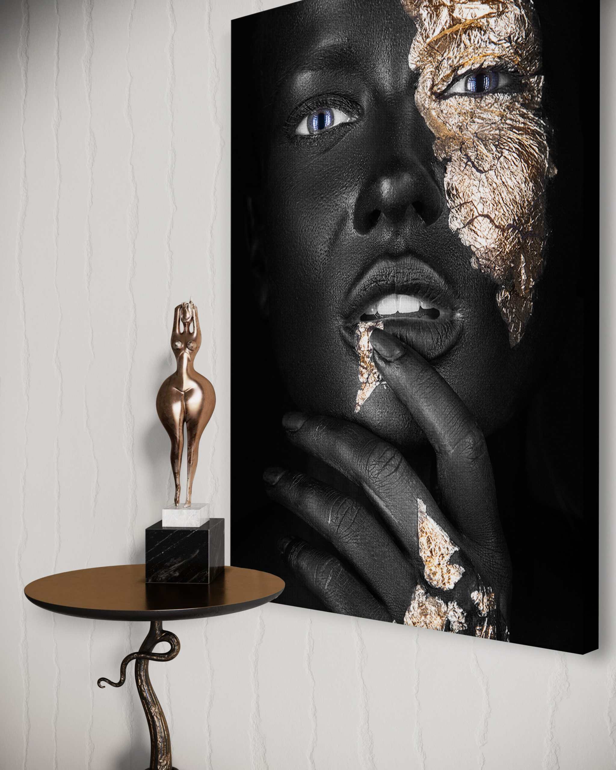 Golden Face IV - Leinwandbild Luxuriös by SimpleCanvas