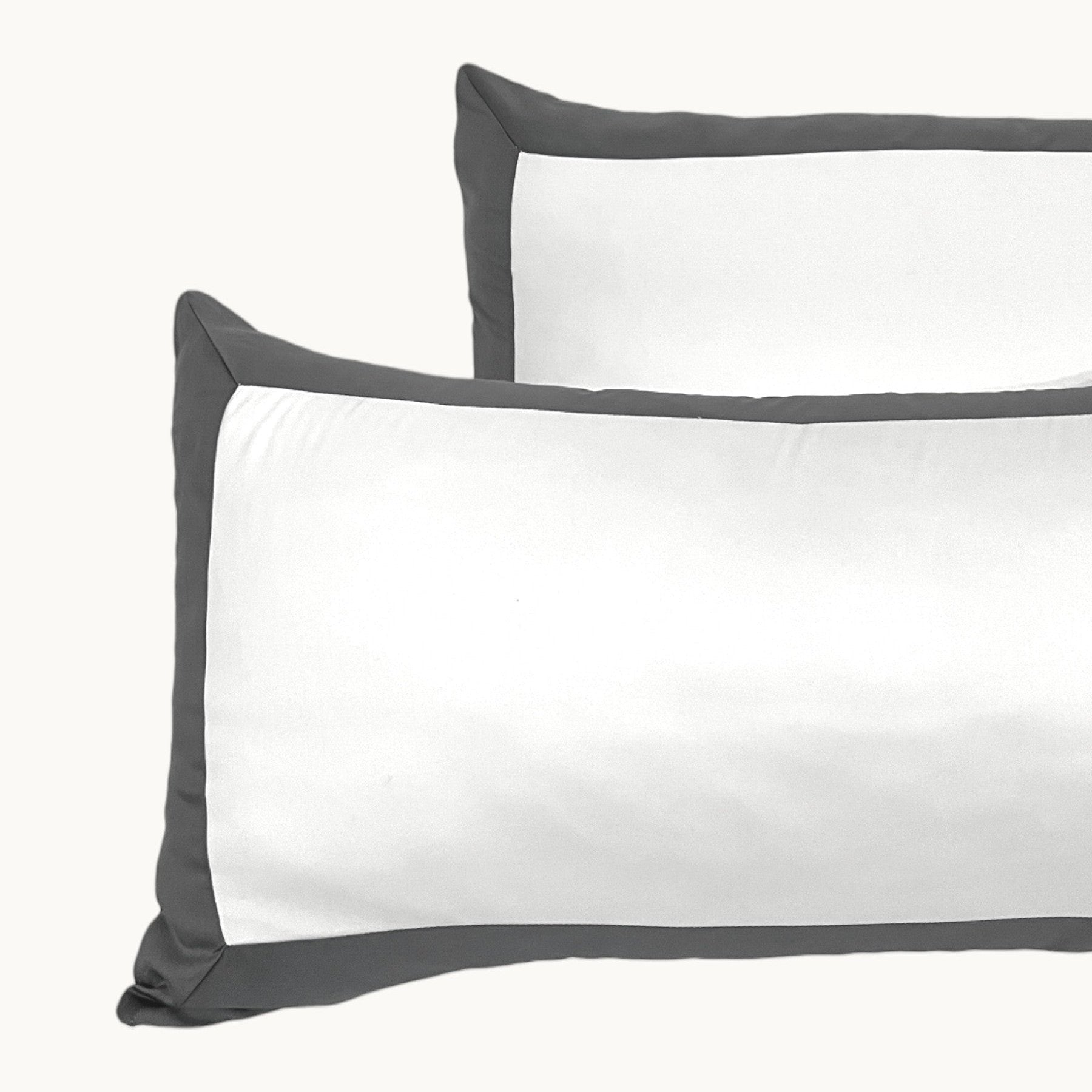 Eklipse Baumwollsatin Kissenbezug Aus Ägyptischer Baumwolle Mit 600 Fadendichte Weiße Basis Und Farbigem Rand