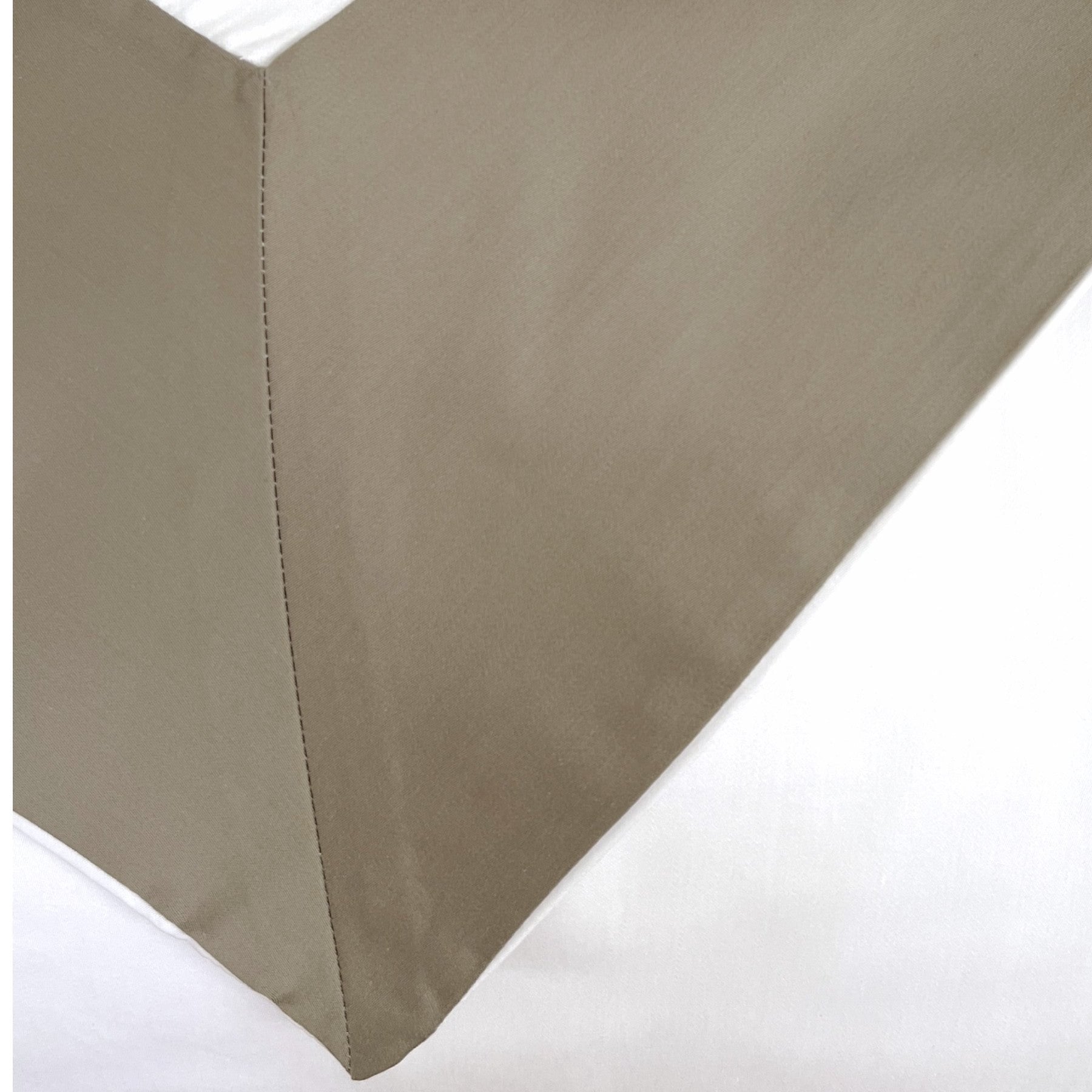 Eklipse Baumwolle Satin Deckenbezug 100 Prozent Ägyptischer Baumwolle 600 Fadendichte Weiß Mit Farbigem Randdesign