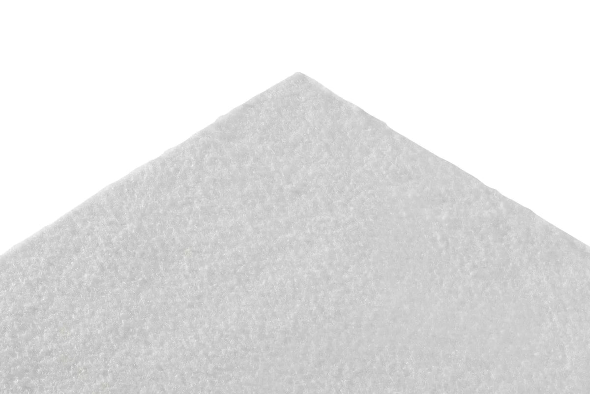 OASE Protective pond fleece 200 g/m² / 2x75 m INT close-up view of the white protective fleece material.