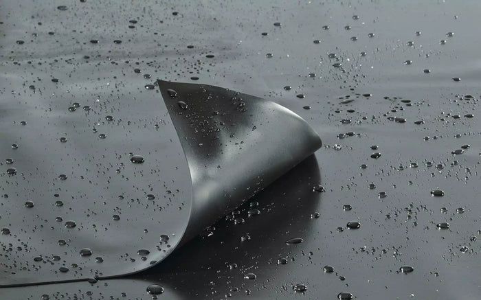 OASE AlfaFol black 0.5 mm / 6 x 40 m INT with water droplets on its surface.