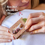 Lieblingsmensch mit handgepflückten Blüten