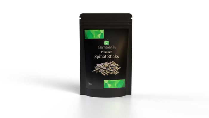 Premium Spinat Sticks 50g in einer schwarzen Verpackung, ideal für Zwerggarnelen und andere Wirbellose.