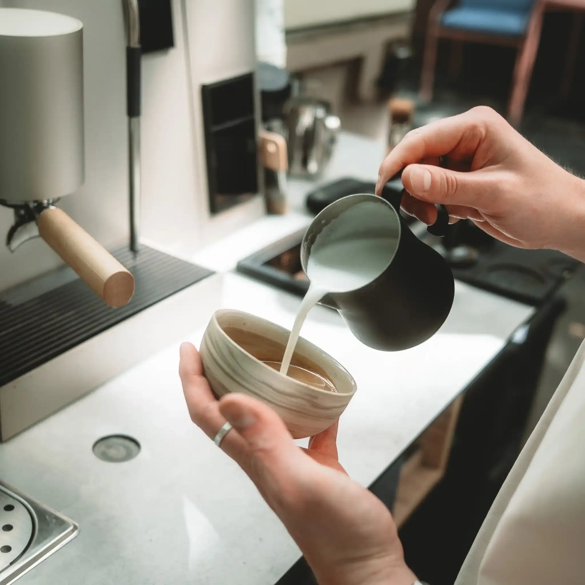 Cappuccino Tasse KUMO mixed clay by Mura Mura Ceramics