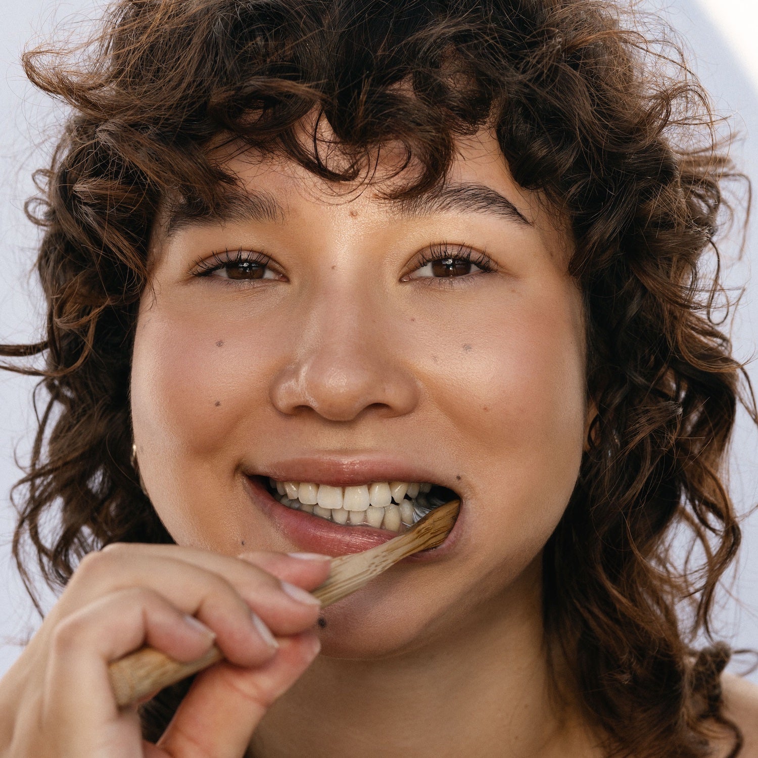Tooth Tabs 001 Zahnputztabletten Mit Aktivkohle Für Sanfte Aufhellung Der Zähne Im Plastikfreien Nachfüllbeutel