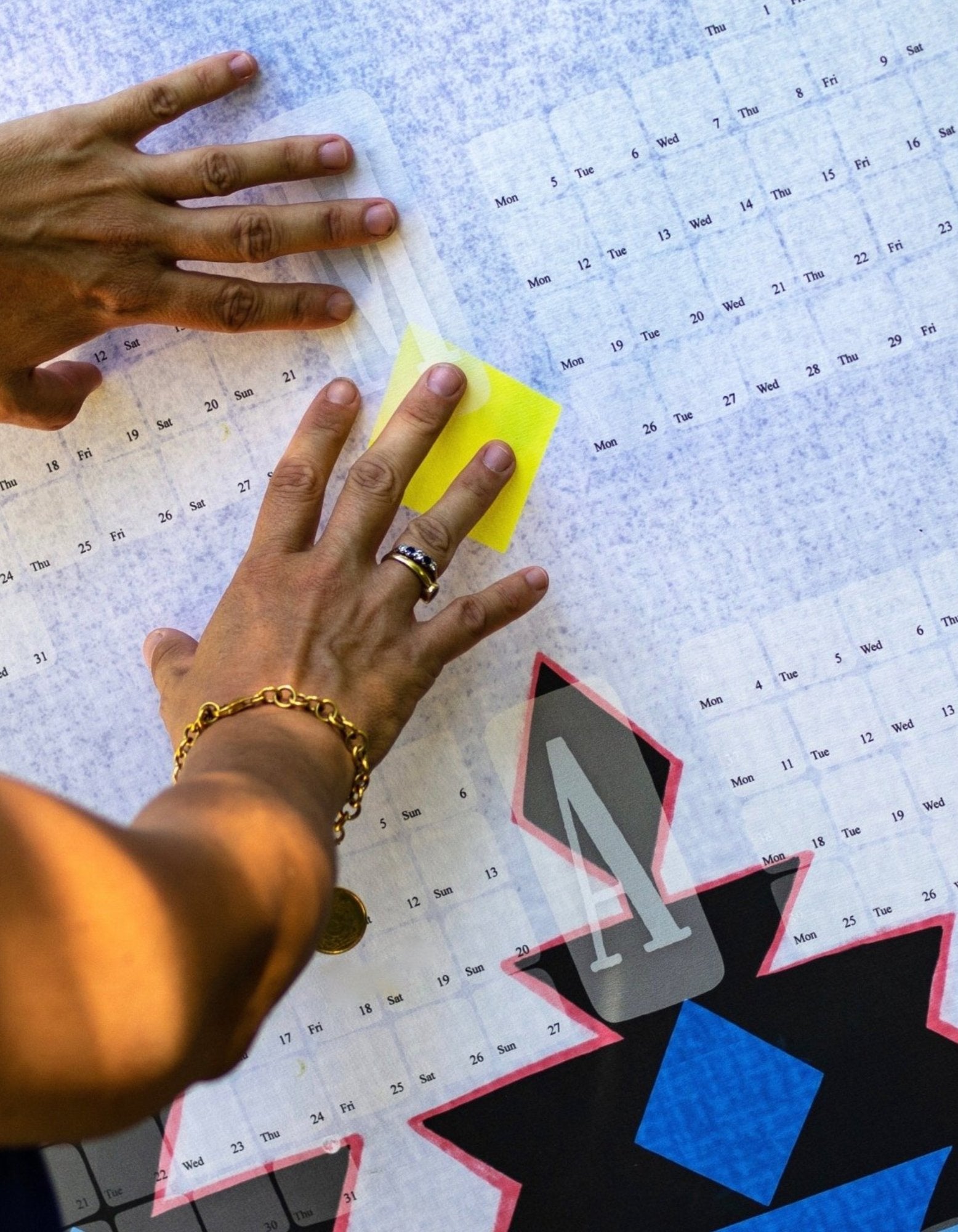 Wandkalender // Kilim Big Mountain blau grau