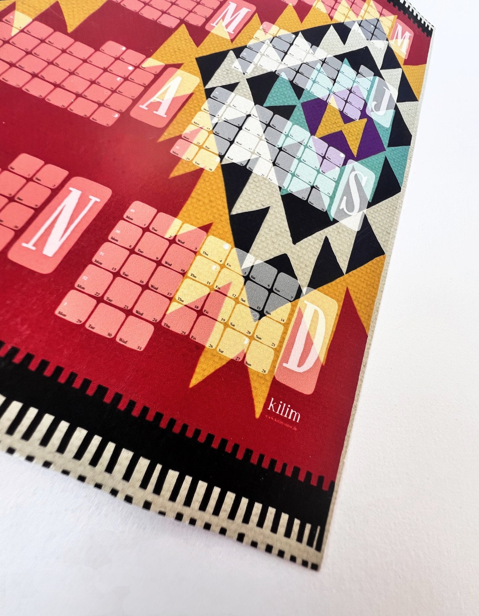 Wandkalender // Special Edition: Kilim Peacock rostbraun